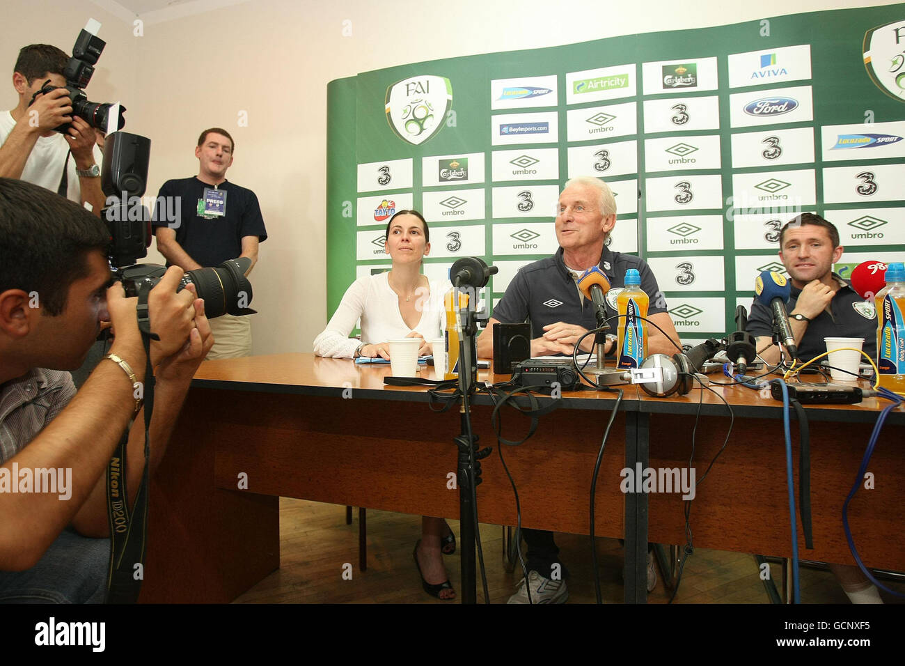 Republic of Ireland manager Giovanni Trapattoni (centre) and captain Robbie Keane give a press conference in the Hanrapetakan (Republican) Stadium, Yerevan Stock Photo