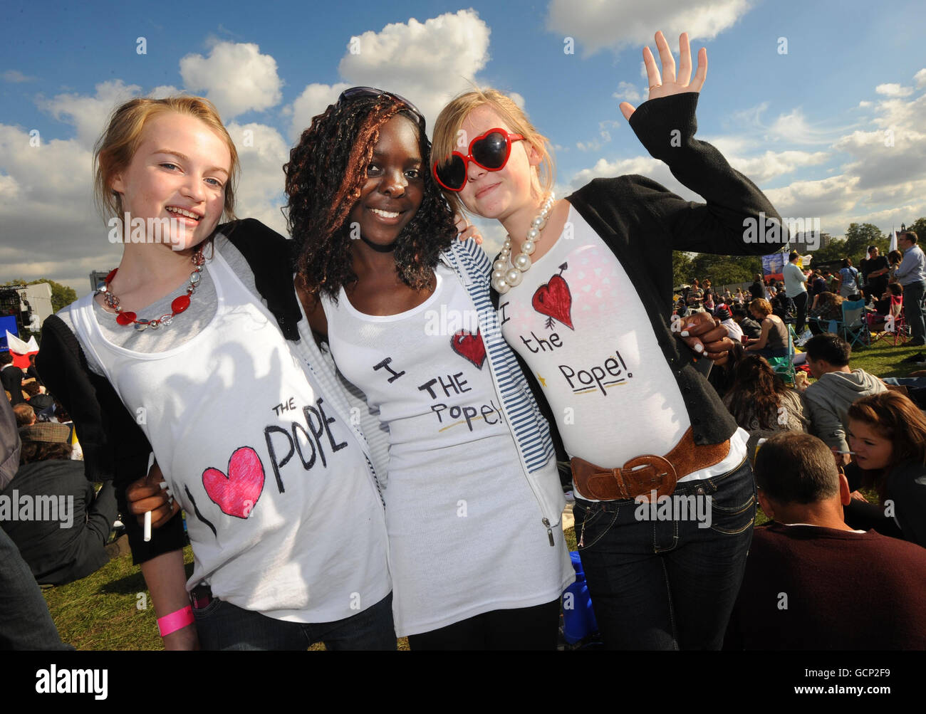 (From left to right) Amber-Louise Large, Christabel Lunghu and Josephine Clarke, all twelve and from Trowbridge, Wiltshire, in Hyde Park, central London, to see a Prayer Vigil led by Pope Benedict XVI. Stock Photo