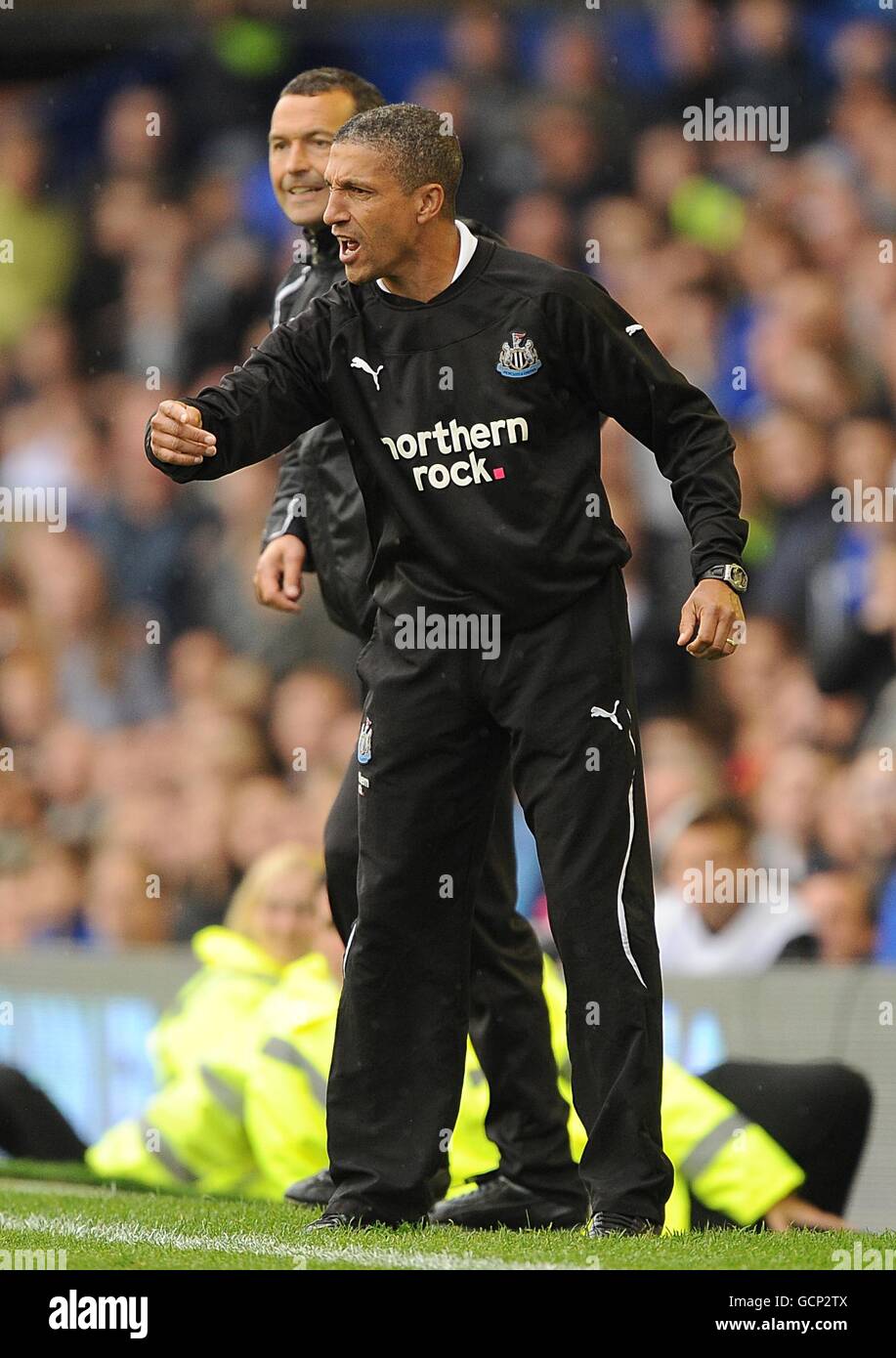 Soccer - Barclays Premier League - Everton v Newcastle United - Goodison Park. Newcastle United manager Chris Hughton on the touchine Stock Photo