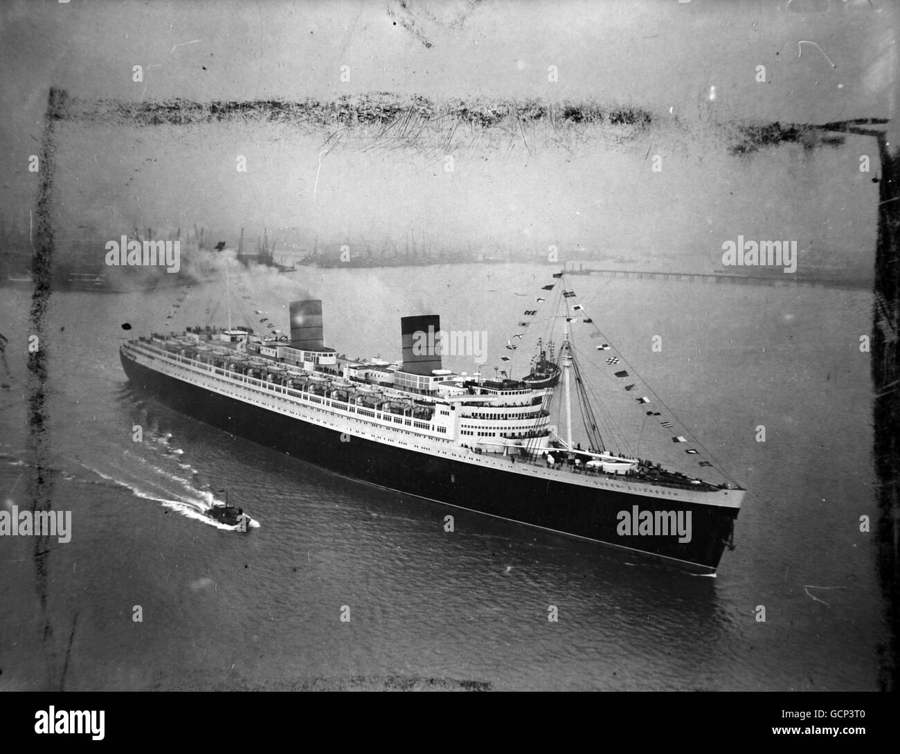 Transport Liner Queen Elizabeth London Stock Photo Alamy