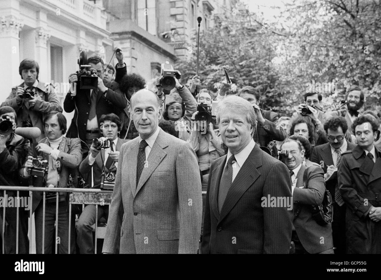 President Jimmy Carter (right) with French President Valery Giscard d'Estaing, when he called on him at the London residence of the French Ambassador at Kensington Palace Gardens. Stock Photo