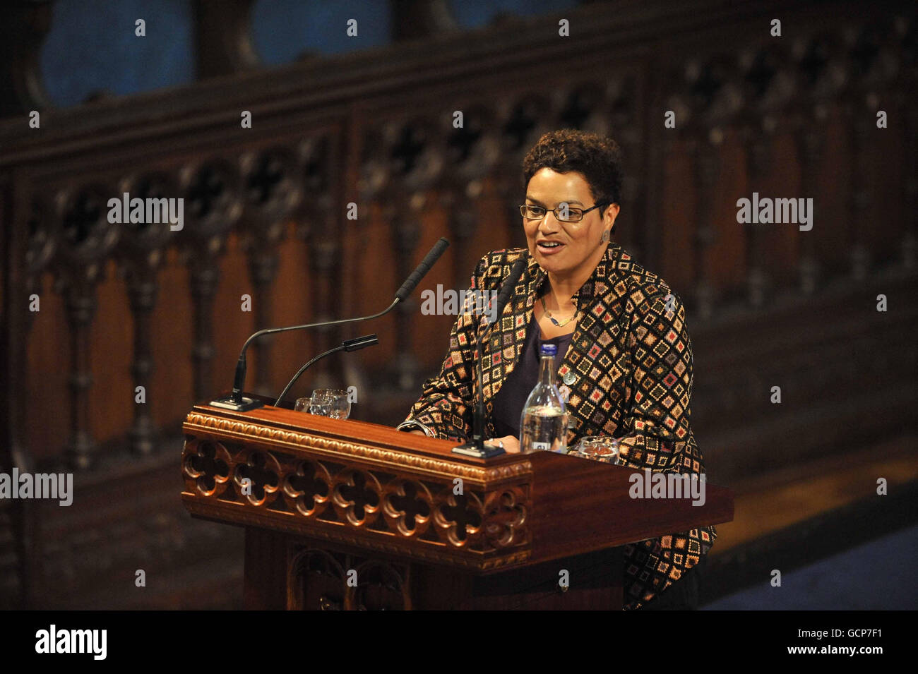 Jackie Kay speaks during the funeral of Edwin Morgan, Scotland's first national poet, at the University of Glasgow. Stock Photo