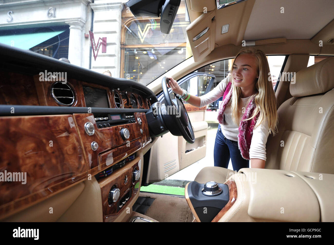 4 nữ đại gia Việt đi RollsRoyce biển khủng