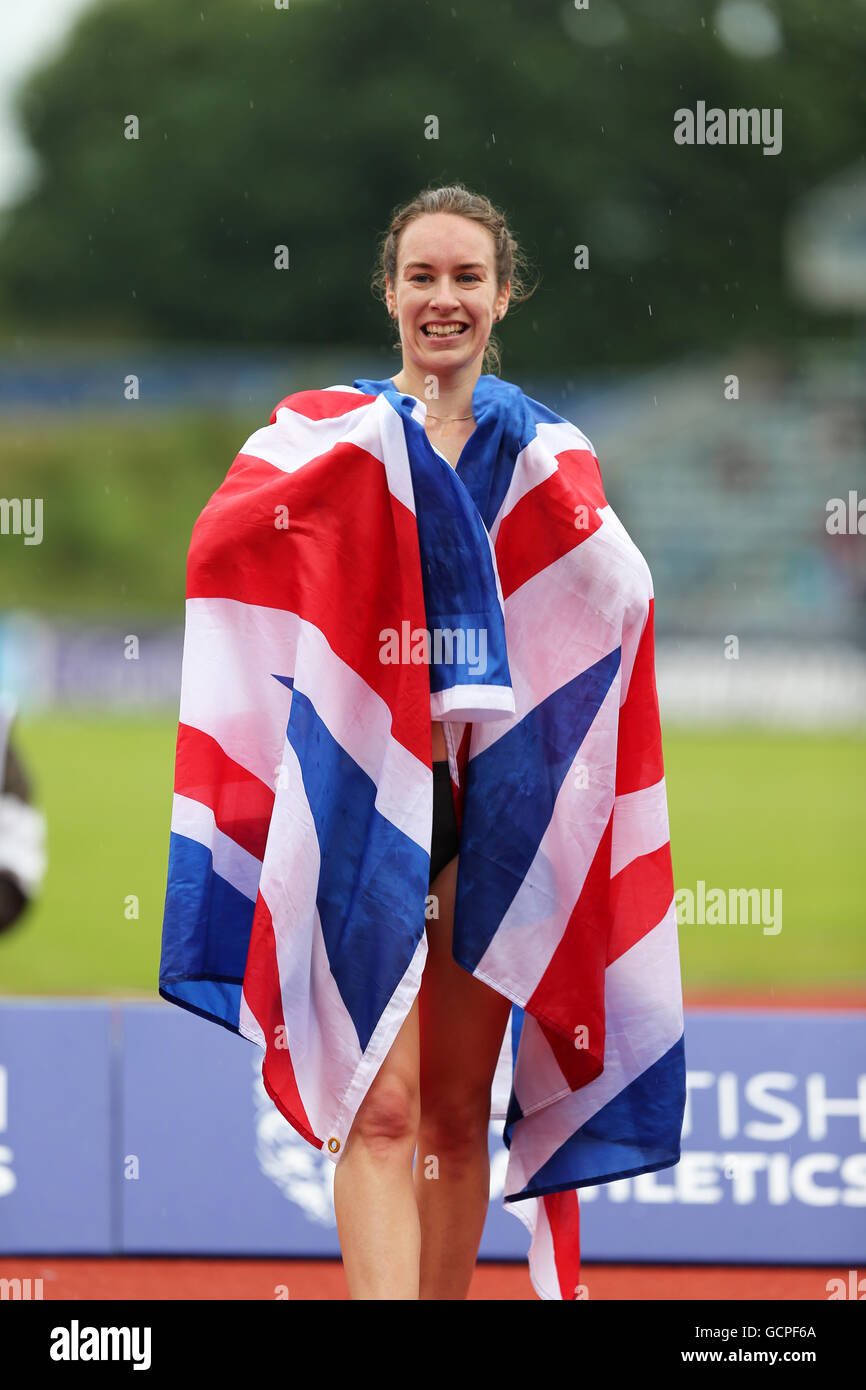 Stephanie TWELL draped in the Union Jack Flag after winning the Women's 5000m - Final, 2016 British Championships, Birmingham Alexander Stadium UK. Stock Photo