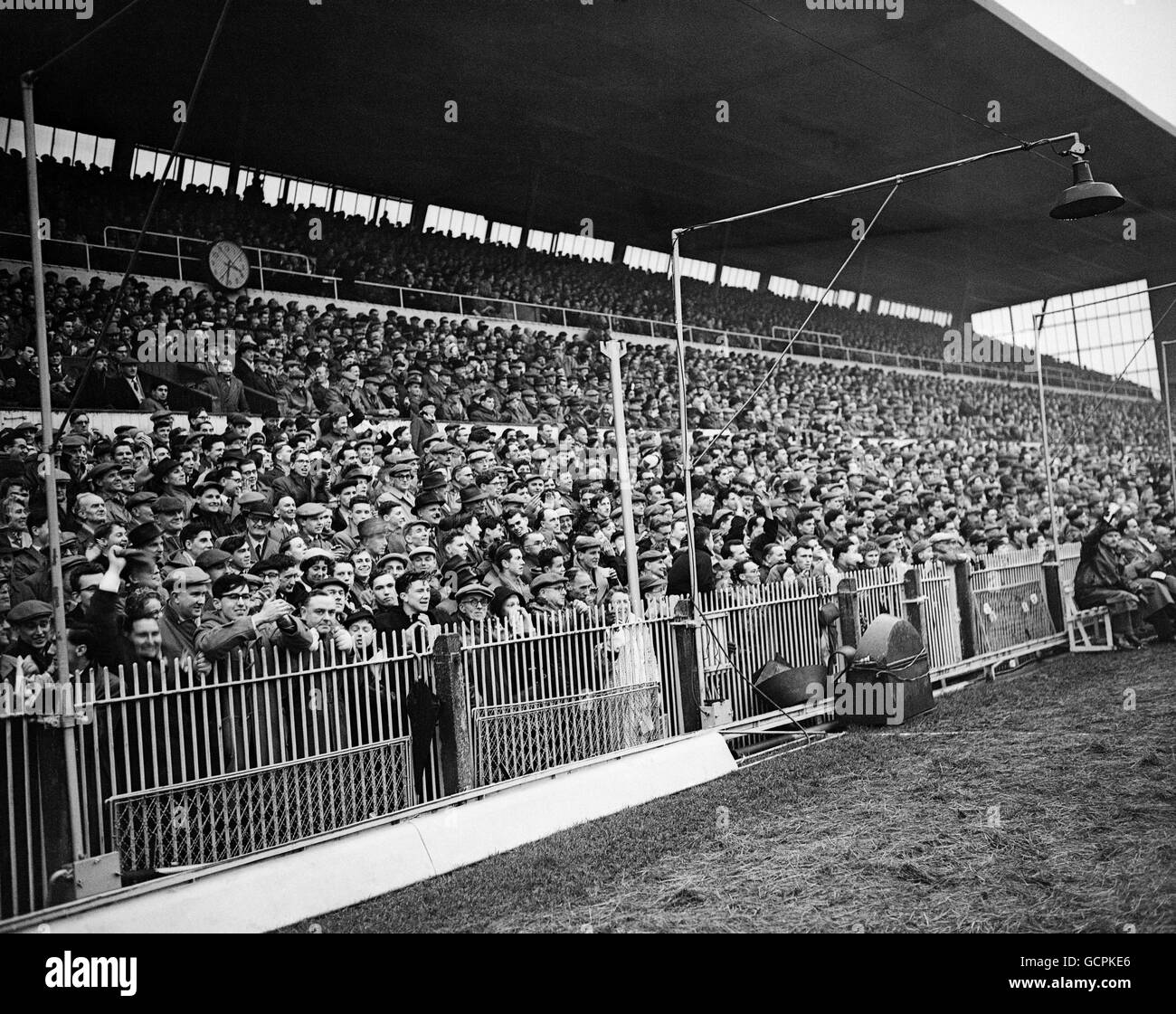 Wales rugby fans cardiff Black and White Stock Photos & Images Alamy