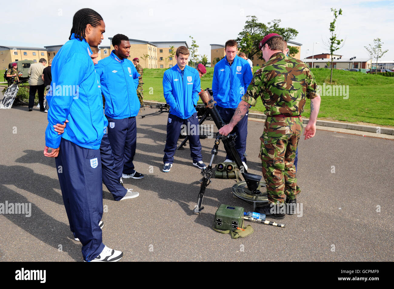 Members of the England U21 squad are shown how a mortar works during a tour of 16 Air Assault Brigade and Colchester Garrison, Colchester. Stock Photo