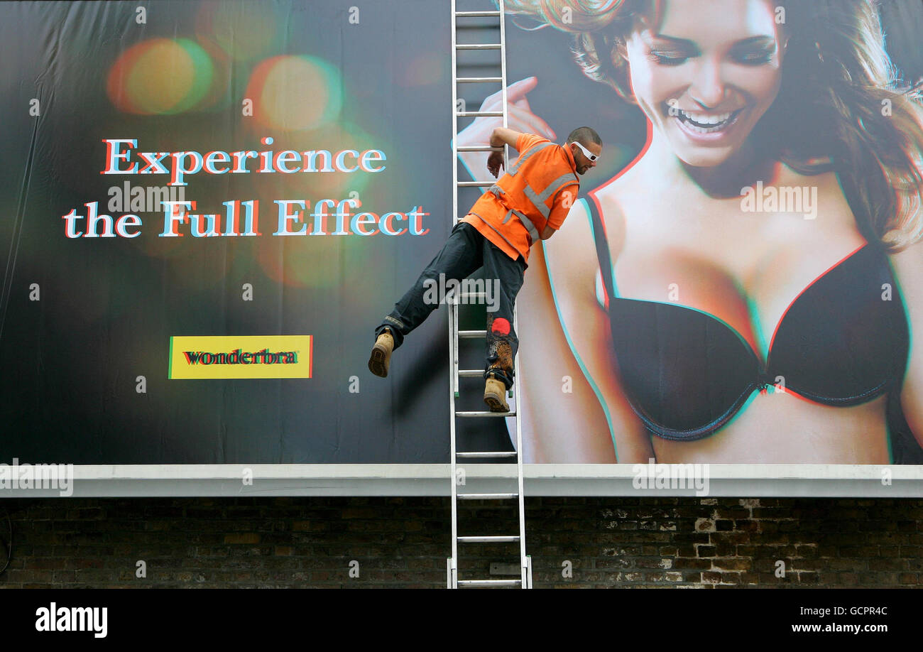 Billboard installer Carl Taylor helps launch Wonderbra's new Full Effect  bra, with it's first ever 3D billboard in central London, to highlight the  bra's ability to boost busts by two cup sizes