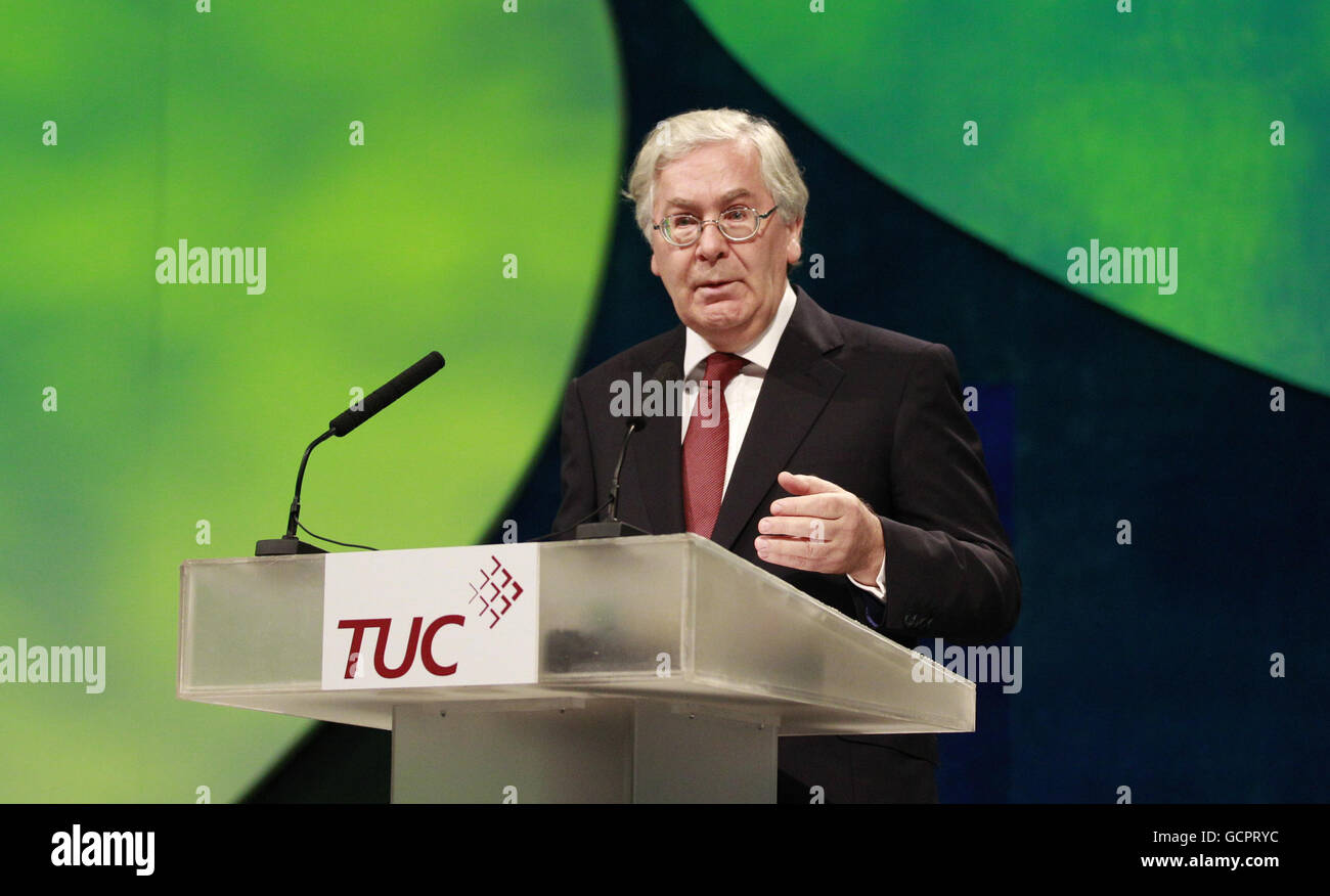 Bank of England governor Mervyn King addresses the TUC congress at Manchester Central, Manchester. Stock Photo