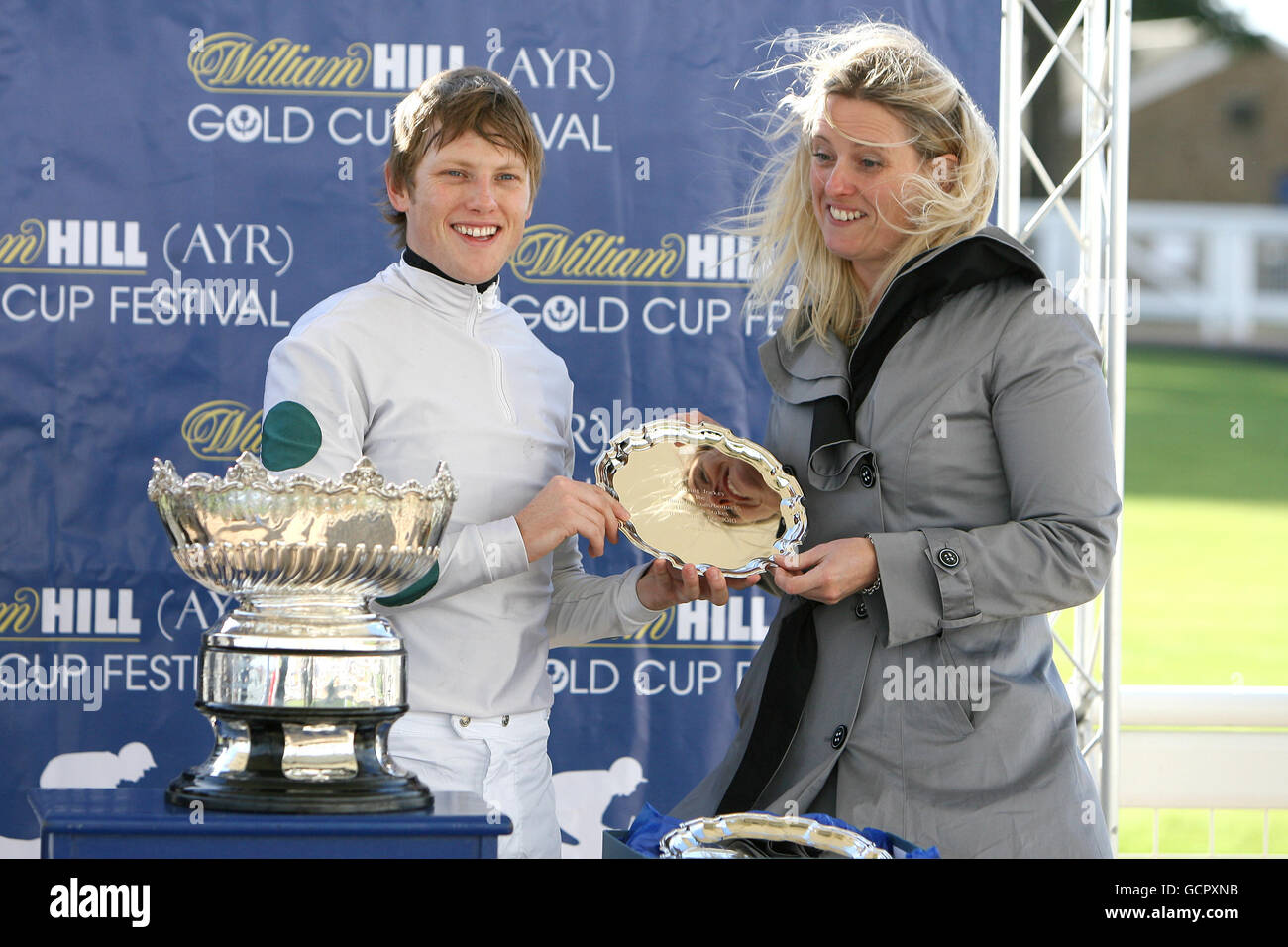 Jockey Phillip Makin is presented with the trophy for the Williamhill.com/bonus25 Handicap on Pendragon Stock Photo
