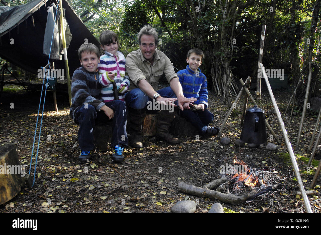 Left Right Matthew Foster 9 Charlotte Foster 5 And Christopher Foster 7 From Stanwick Northamptonshire Share A Camp Fire With Ben Fogle In The Forest Of Dean Gloucestershire Stock Photo Alamy