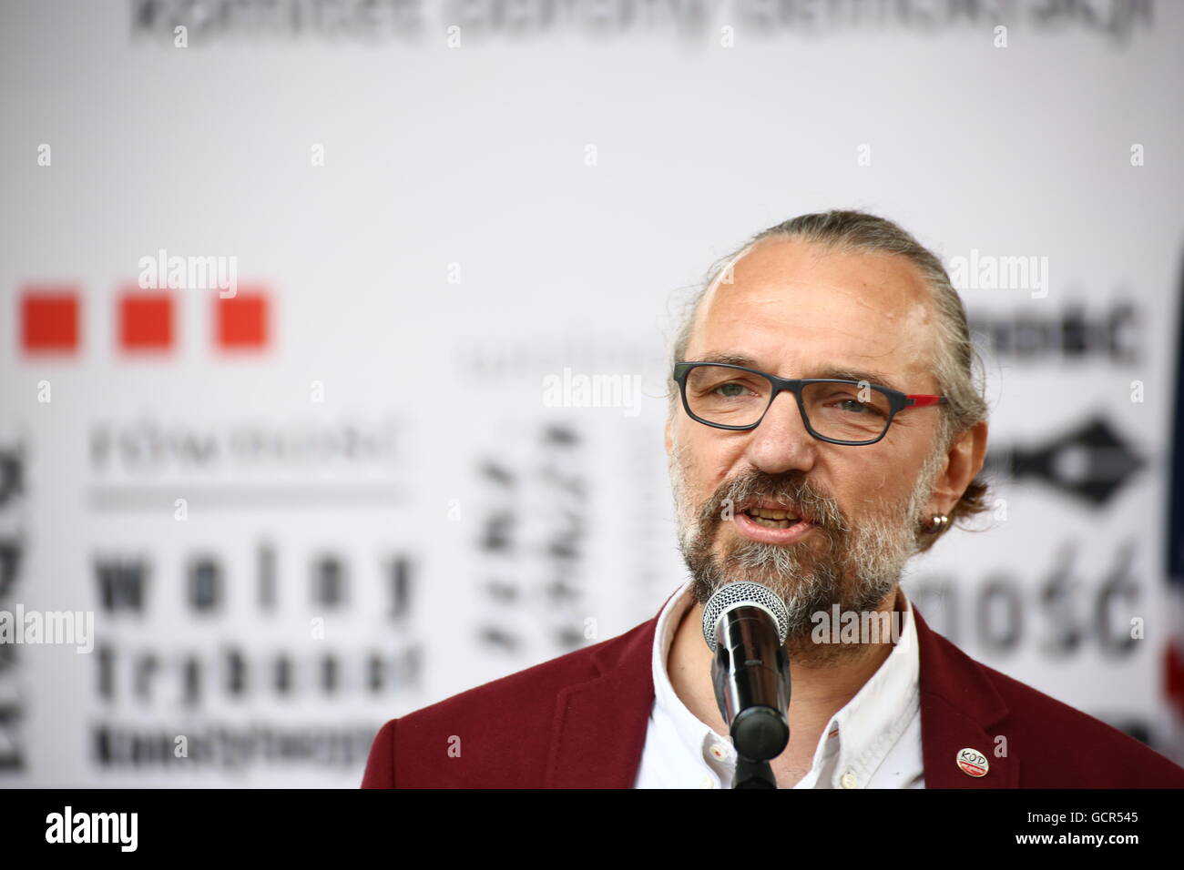 Warsaw, Poland. 09th July, 2016. Leader of the Democracy Defend Committee (KOD), Mateusz Kijowksi held a speech during anti-govermental protest in Warsaw. Credit:  Jakob Ratz/Pacific Press/Alamy Live News Stock Photo