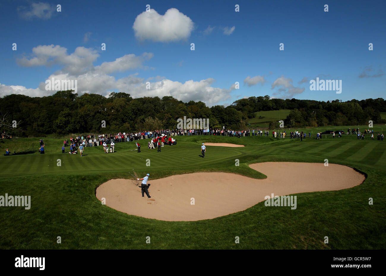Golf - 38th Ryder Cup - Europe v USA - Practice Day One - Celtic Manor Resort. USA's Hunter Mahon plays out of a bunker during his practice round Stock Photo