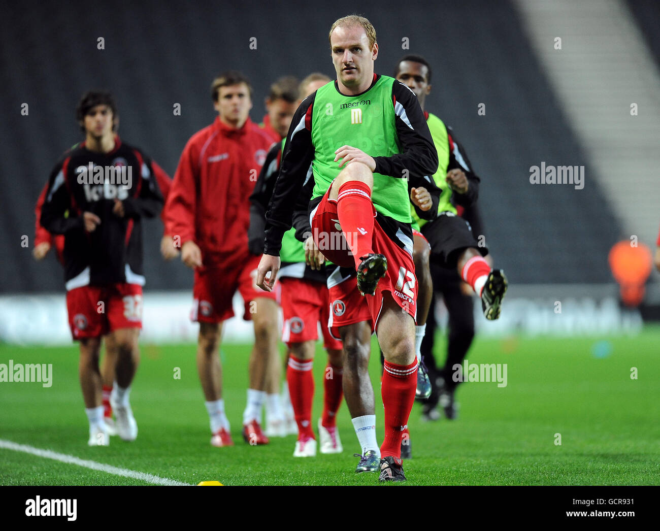Soccer - Johnstone's Paint Trophy - Southern Section - Second Round - Milton Keynes Dons v Charlton Athletic - stadium:mk. Charlton Athletic's Gary Doherty leads the warm up Stock Photo
