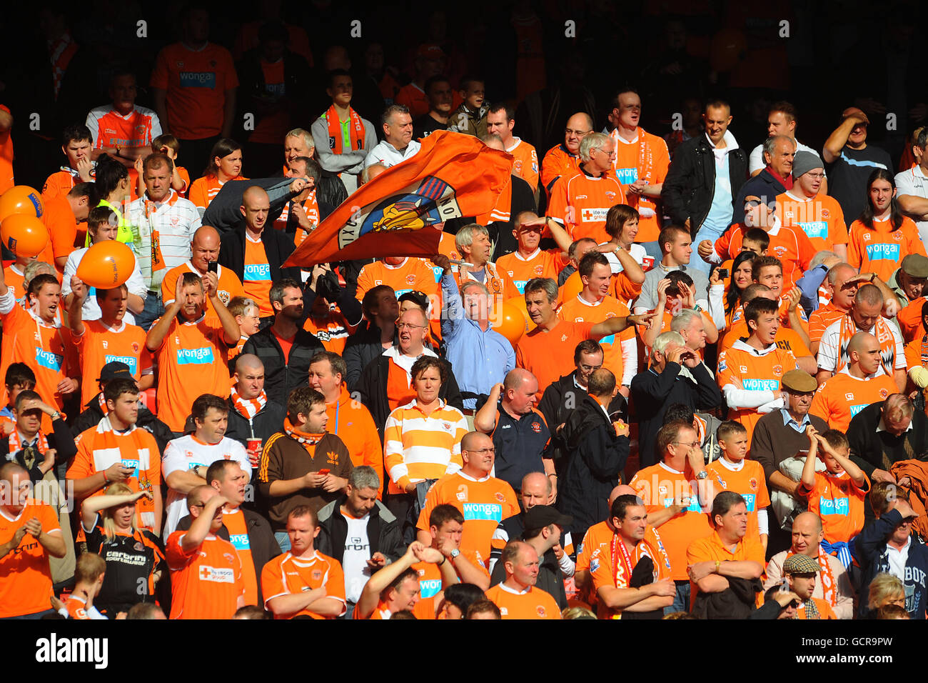 Blackpool fans in the stands liverpool hi-res stock photography and ...