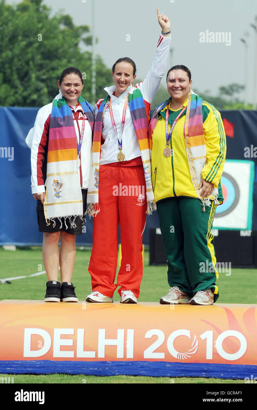 England's Nicky Hunt (centre, gold medal) with Canada's Doris Jones