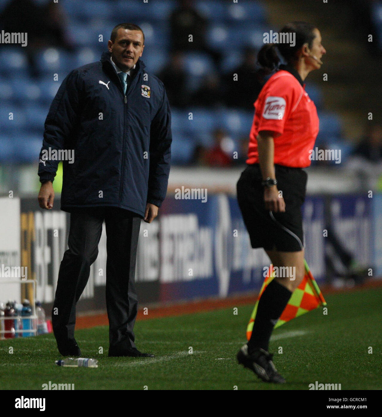 Coventry City Manager Aidy Boothroyd looks frustrated at female assistant Amy Fearn during the npower Championship match at the Ricoh Arena, Coventry. Stock Photo