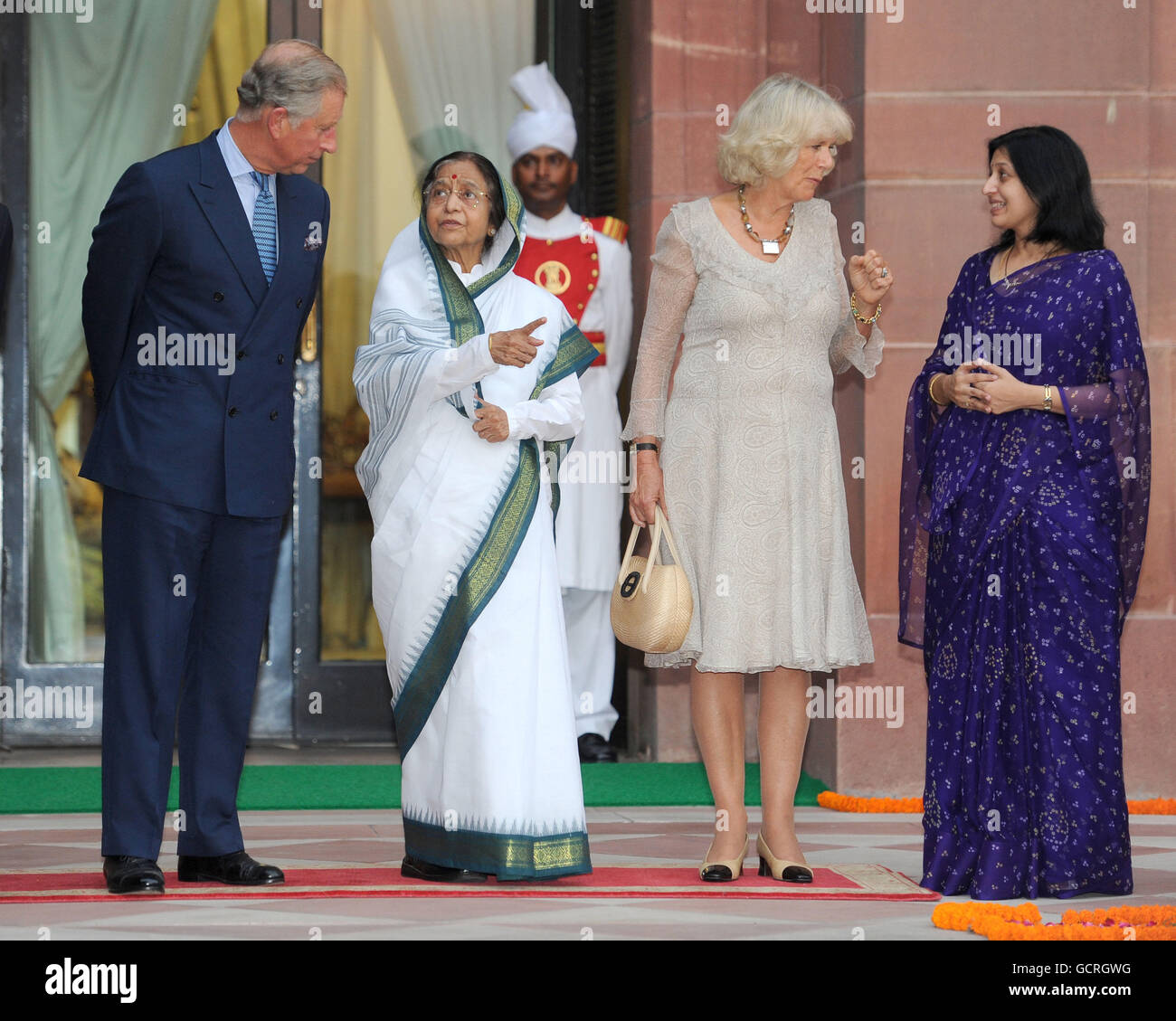 The Prince of Wales and the Duchess of Cornwall pose with the President of India Pratibha Patil (centre) and her daughter Jyoti Rathore (right) in the Mughal garden while visiting Rastrapati Bhavan (Presidential Palace) in New Delhi, India. Stock Photo