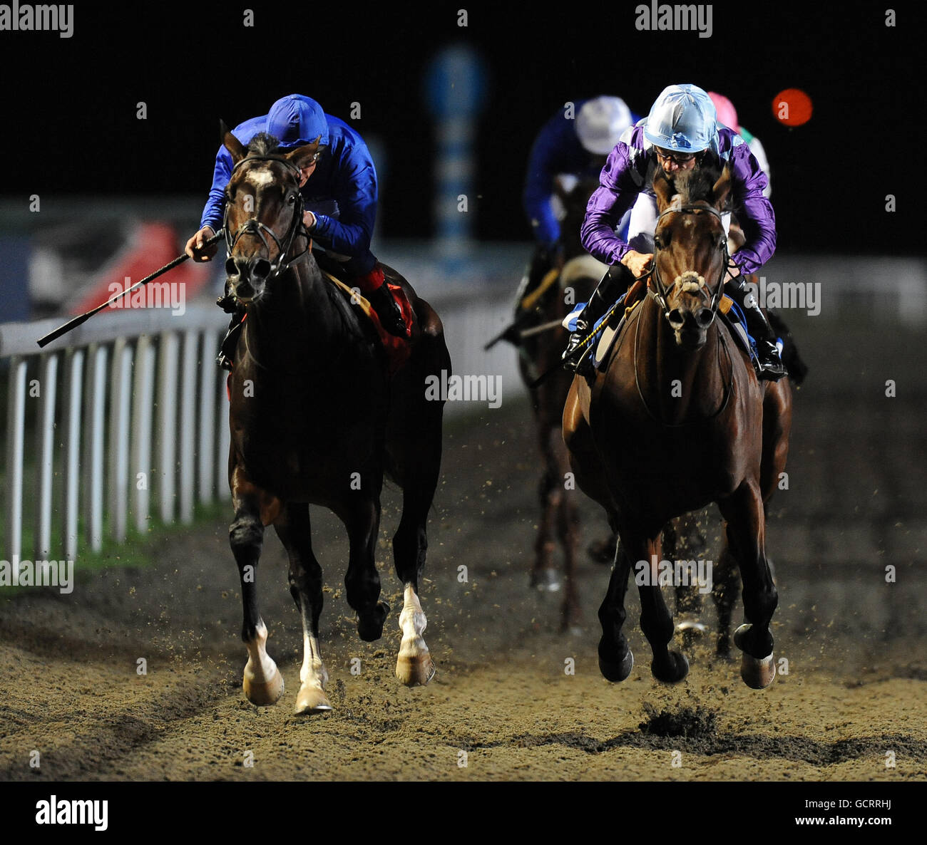 Badeel ridden by Frankie Dettori (left) winners of the digibet Casino Maiden Stakes (Div 1) (Class 4) from Crimson China ridden by Shane Kelly Stock Photo