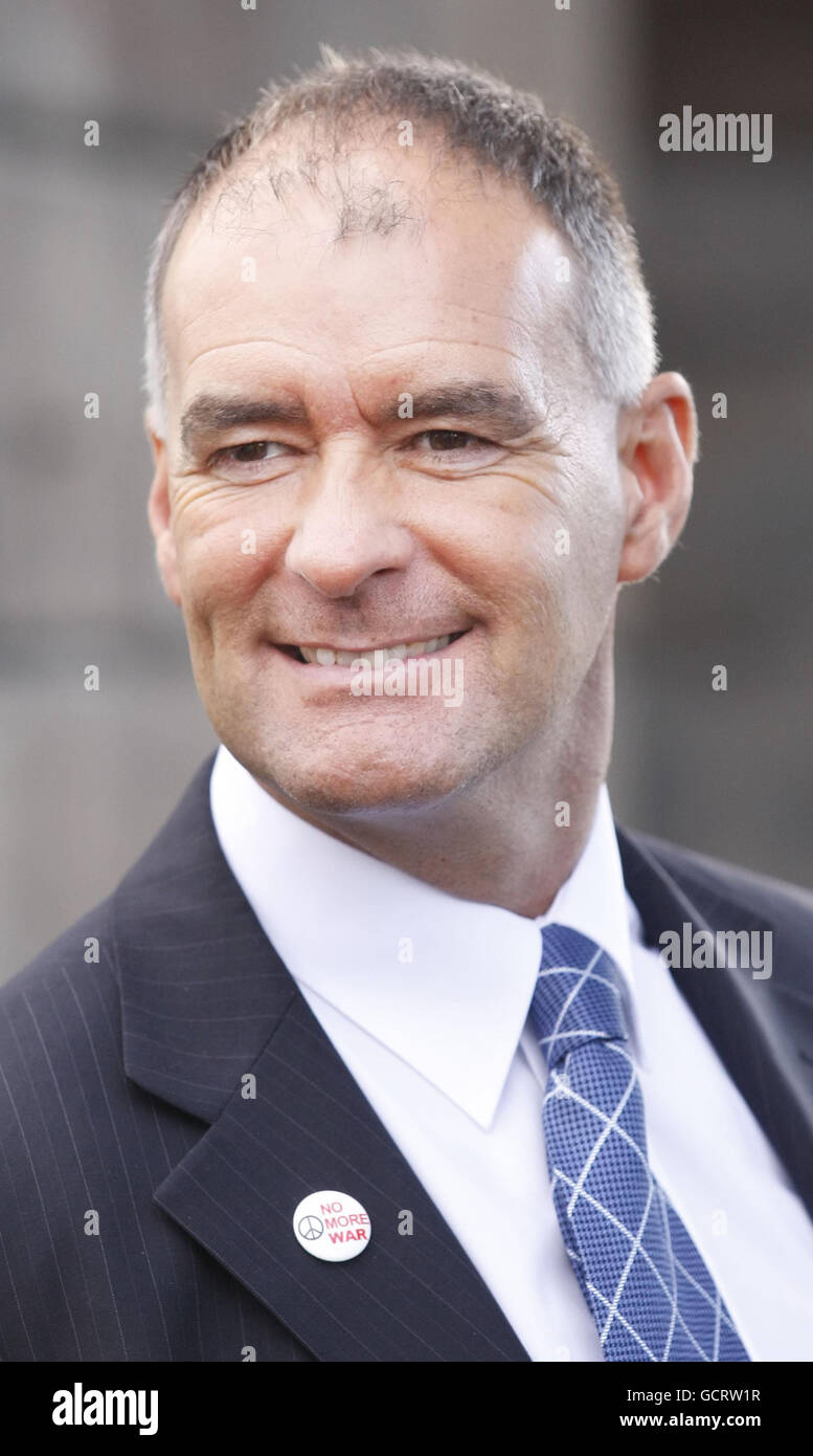 Tommy Sheridan court case. Gail Sheridan leaves Glasgow High Court