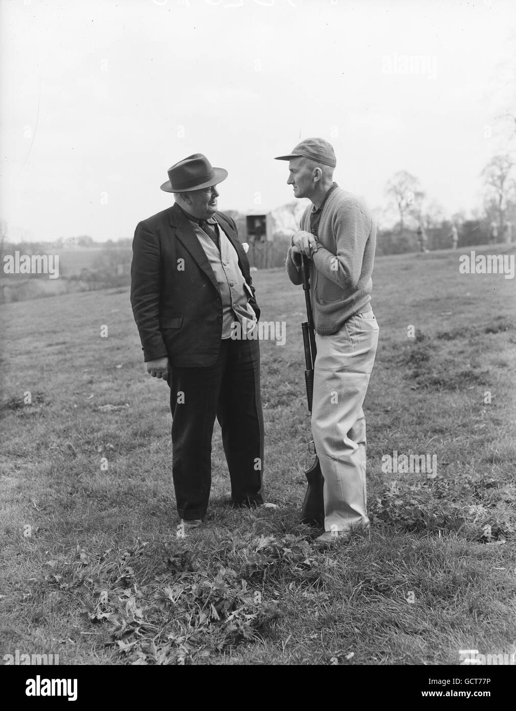 Shooting - Annual Open and Gamekeepers Clay Pigeon Shoot - Ditchley Park - Charlbury. Ernest Cross (left) an Oxford dairyman and Master Sgt Thomas of RAF Brize Norton. Stock Photo