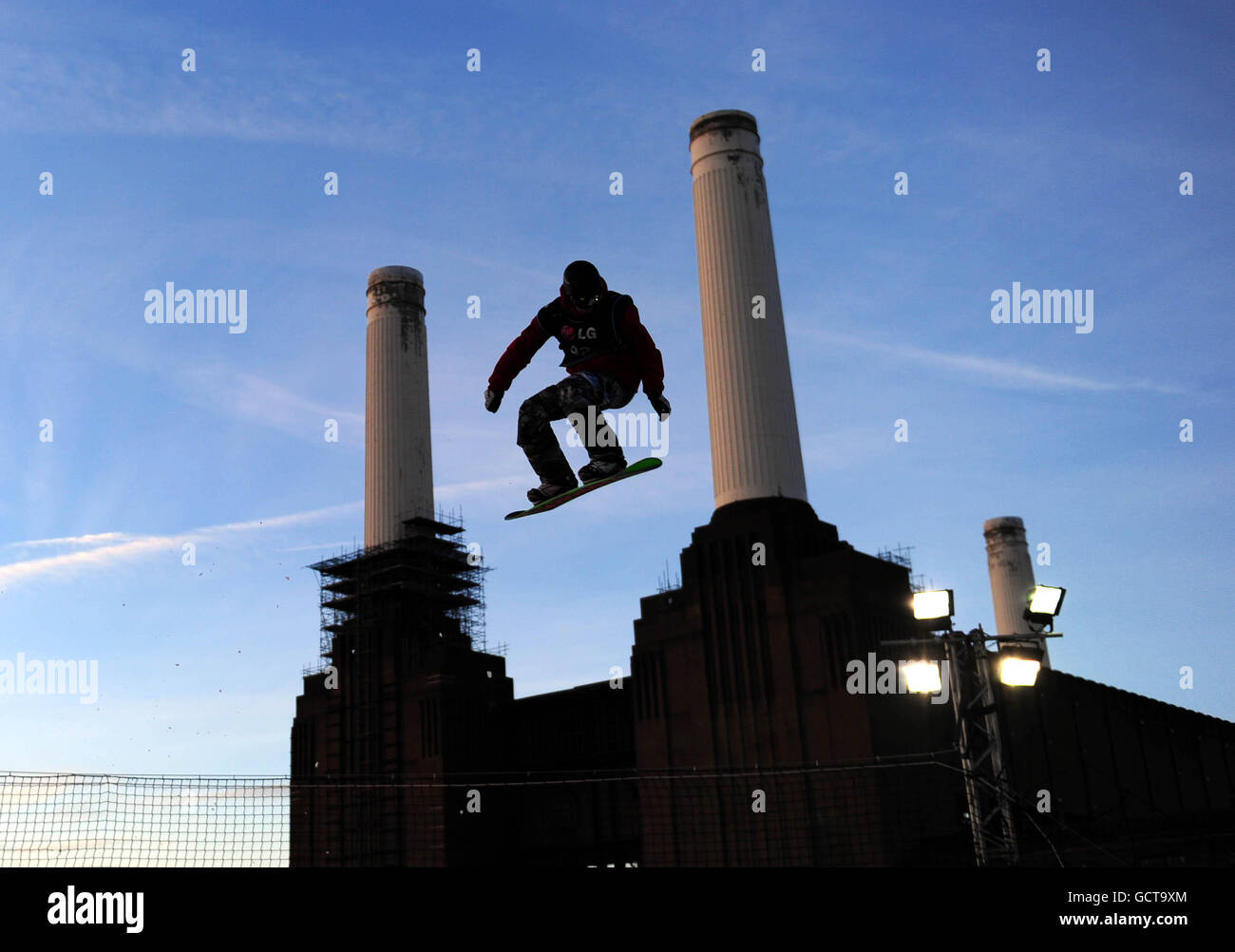 Winter Sport - Freeze Festival 2010 - Battersea Power Station. Janne Korpi from Finland during the final of the LG Snowboard FIS World Cup in London Stock Photo