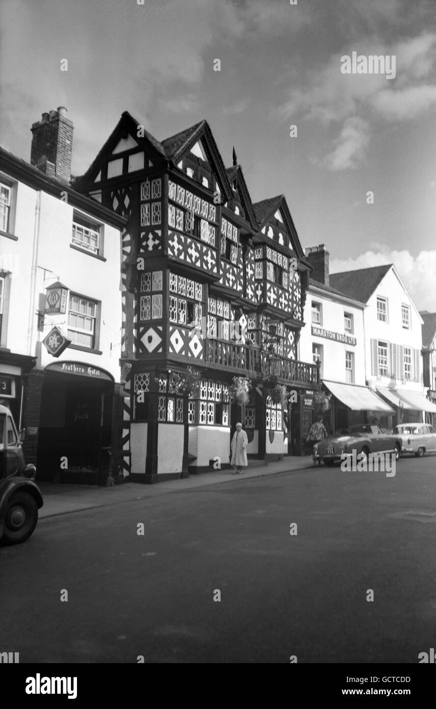 The Feathers Inn at Ludlow. Built in 1521, it was one of the first eight licensed inns. Stock Photo