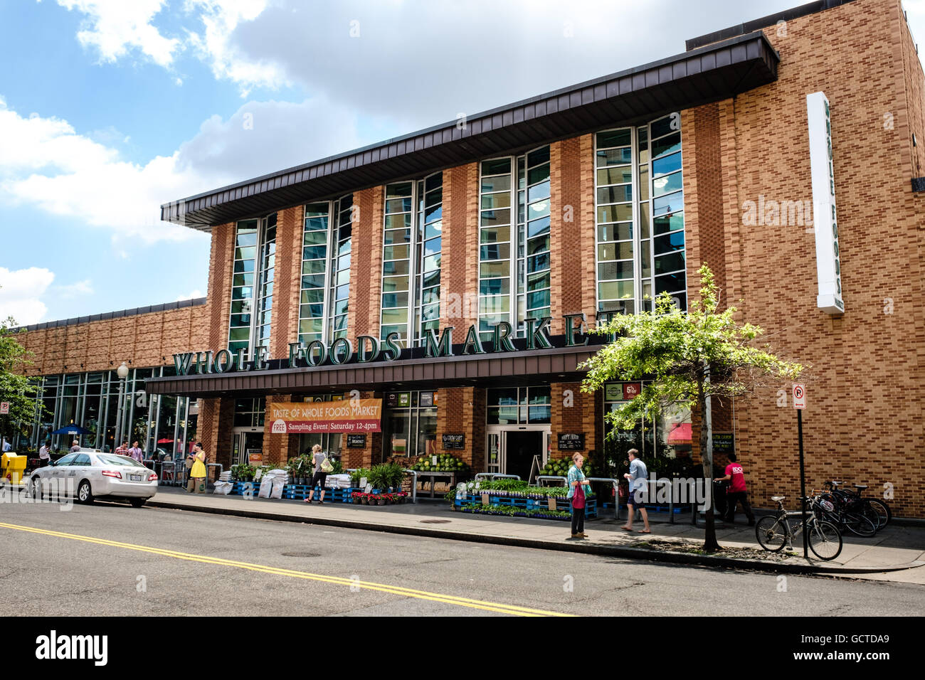 Whole Foods Market P Street Nw Washington Dc Stock Photo Alamy