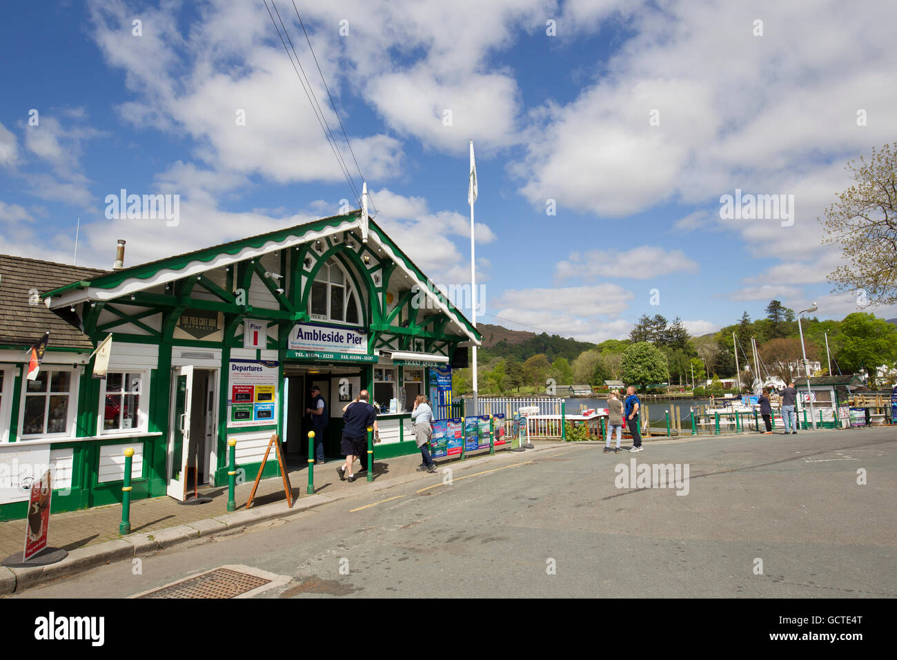 Waterhead Ambleside Windermere Lake Cruises ticket office Stock Photo Alamy