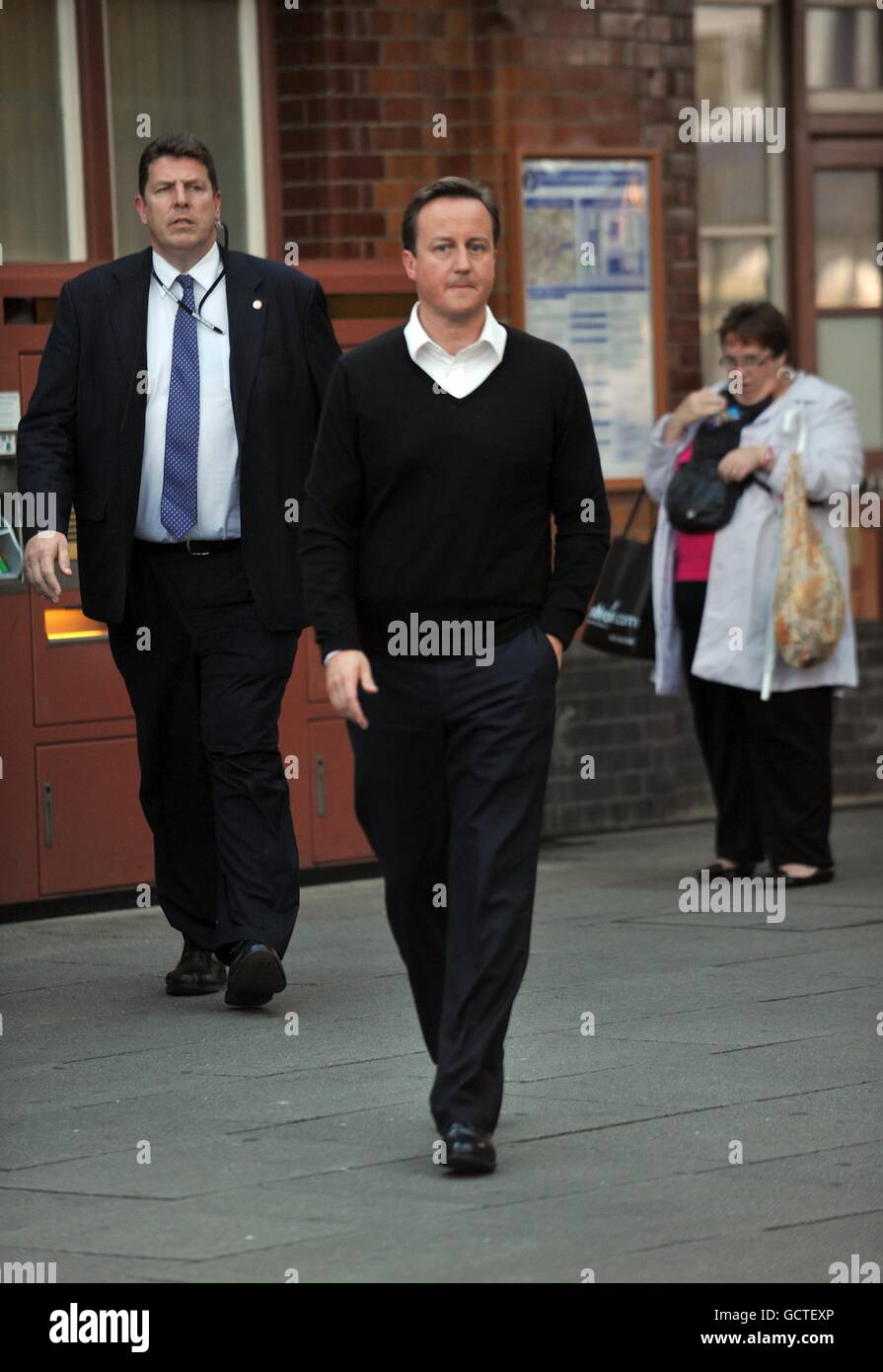 Prime Minister David Cameron (3rd left) visits a looted Lidl supermarket in  Salford Stock Photo - Alamy