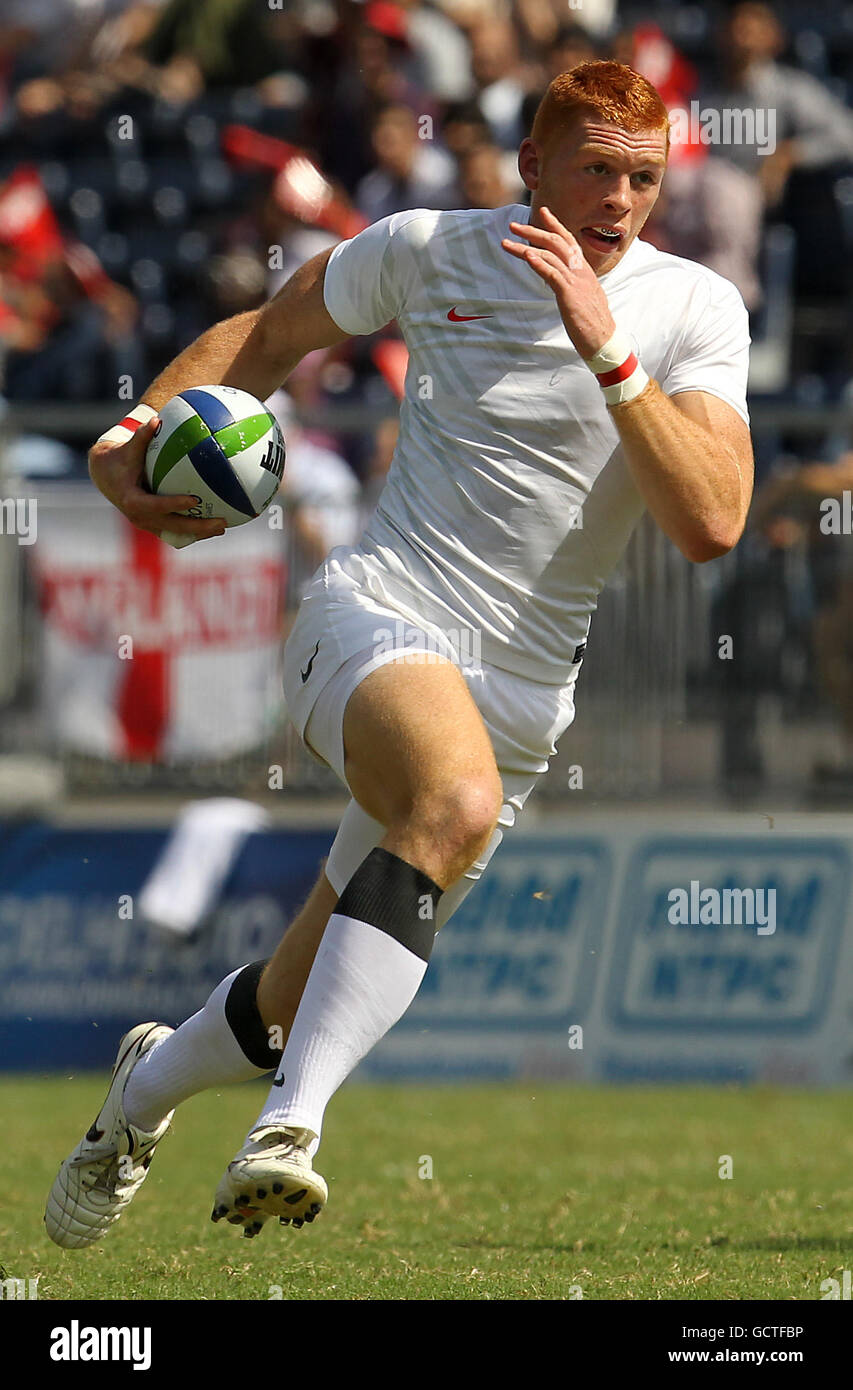 England's James Rodwell runs to score a try against Sri Lanka in the Rugby 7's round of pool matches at the Delhi University Stadium in Delhi, India Stock Photo