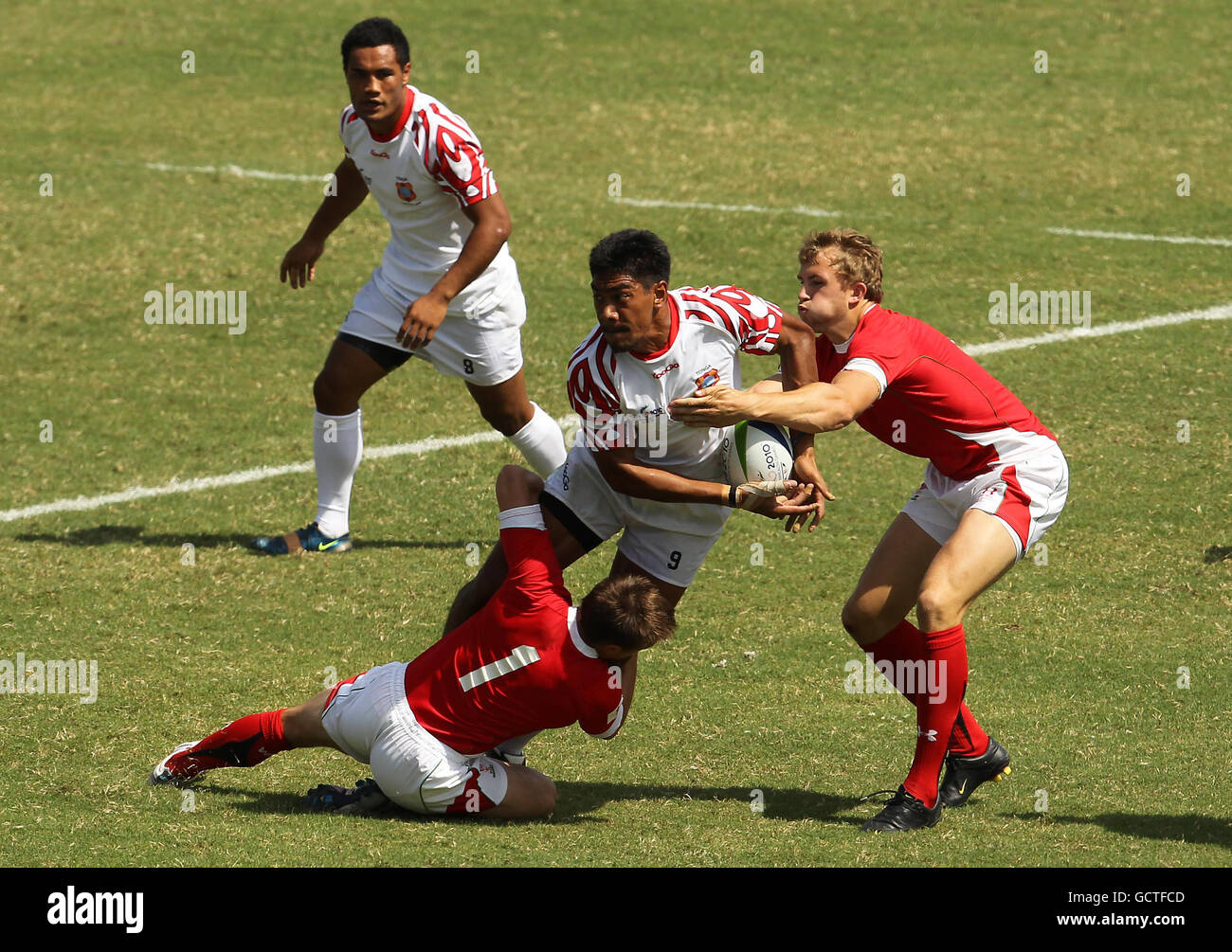 Lee Rees Wales' Lee Rees (left) and Aaron Shingler (right) combine to tackle ...