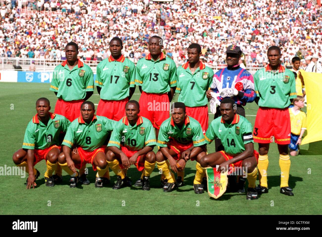 Soccer - FIFA World Cup USA 1994 - Group B - Sweden v Cameroon - Rose Bowl,  Pasadena Stock Photo - Alamy