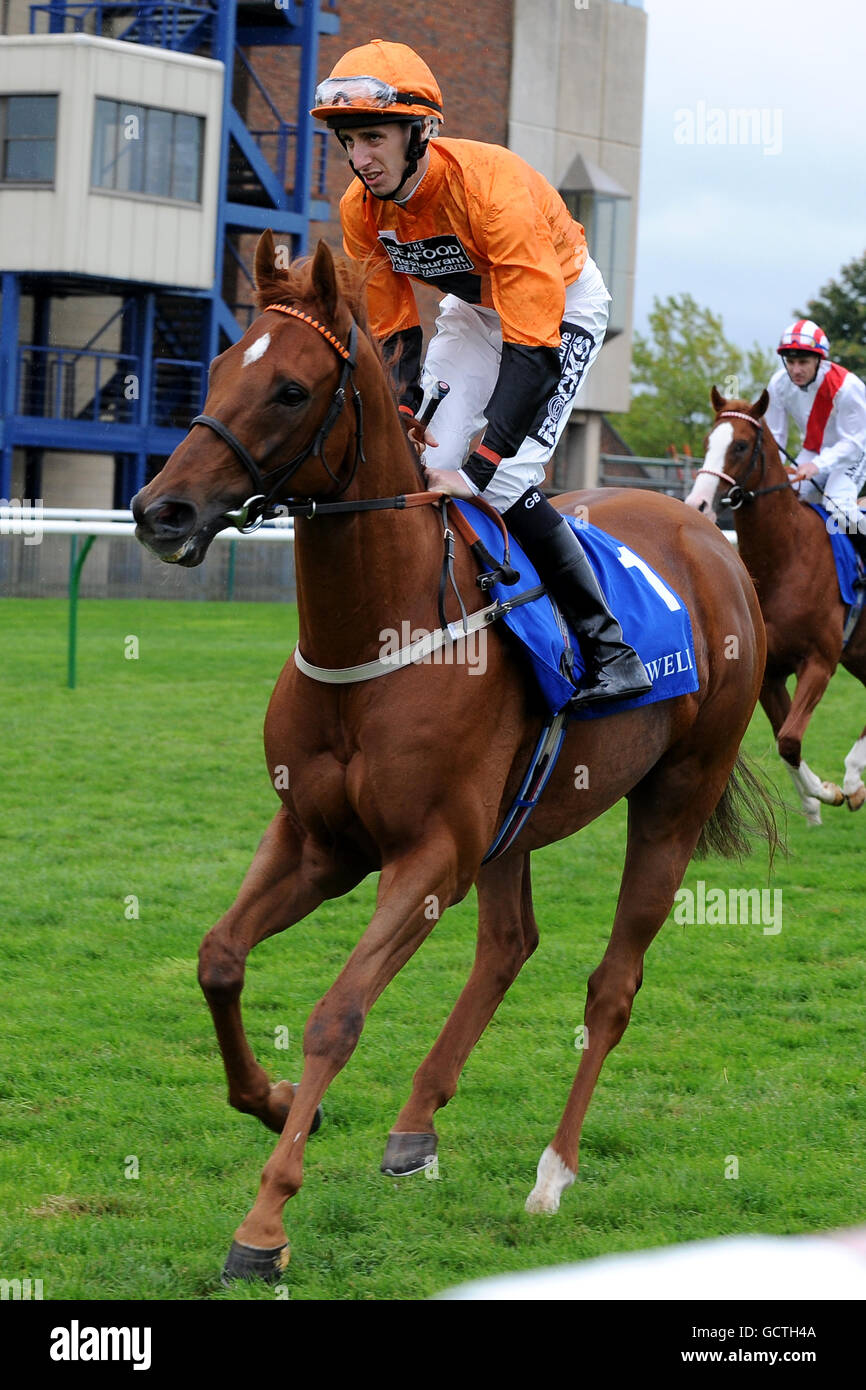 Horse Racing - Cambridgeshire Meeting - Day Two - Newmarket Racecourse. Primo Loco ridden by GEorge Baker going to post Stock Photo