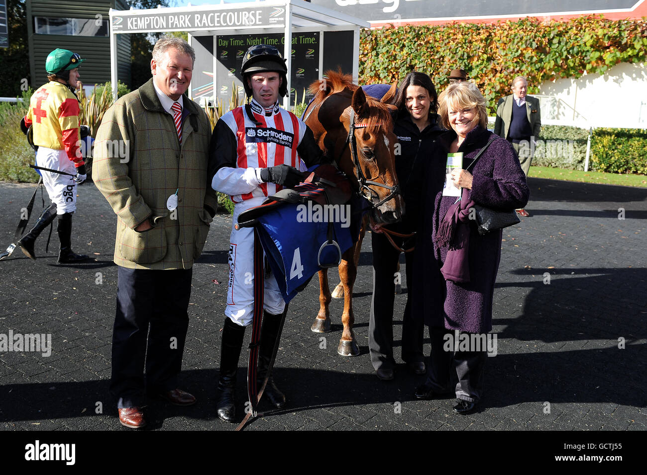 Jockey Wayne Hutchinson with the owners after victory on Jubail in the williamhill.com/mobile Juvenile Hurdle Stock Photo