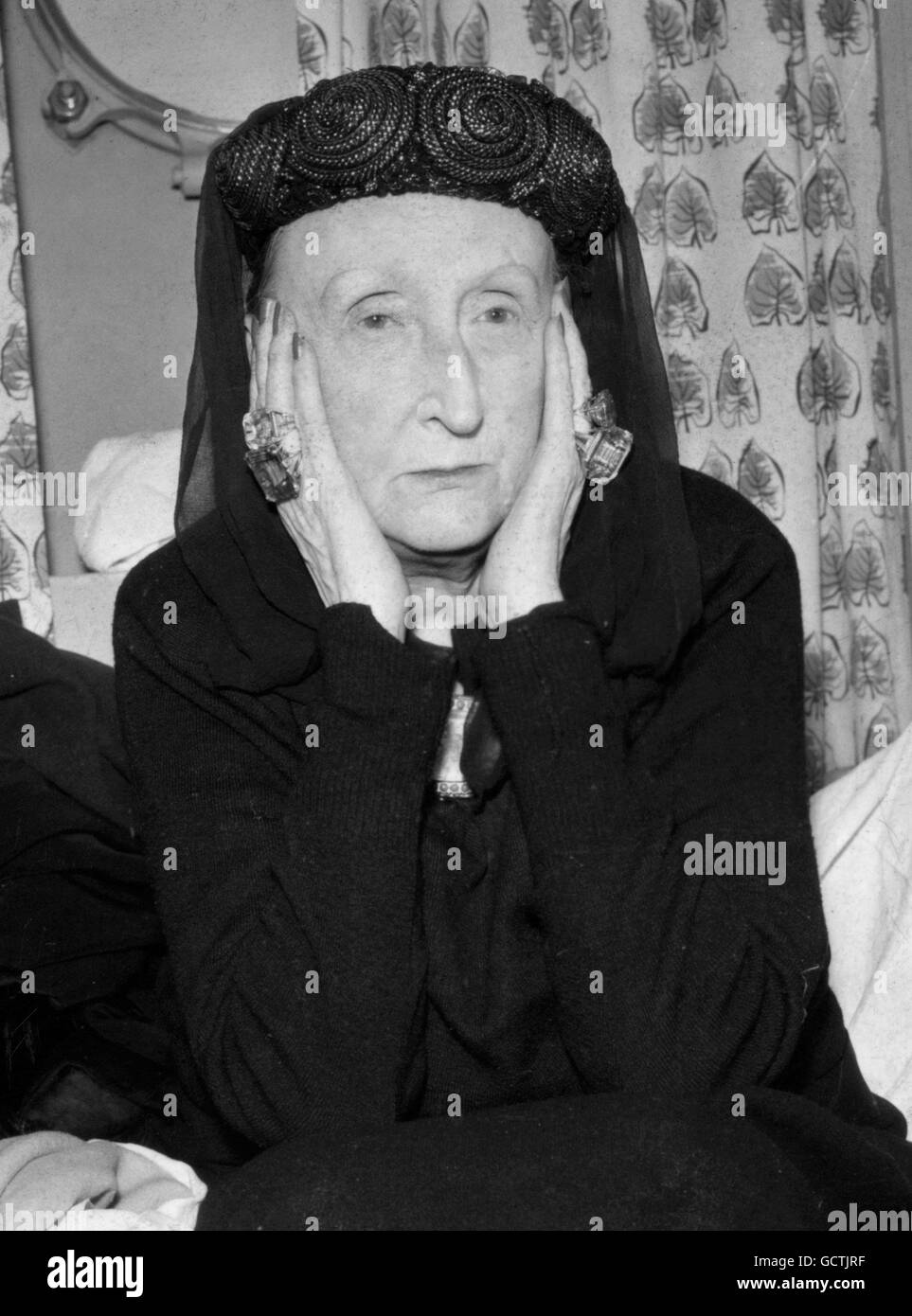 Dame Edith Sitwell - the 69-year-old poet, essayist, novelist and historian - on her arrival at Southampton aboard the liner 'SS United States'. Stock Photo
