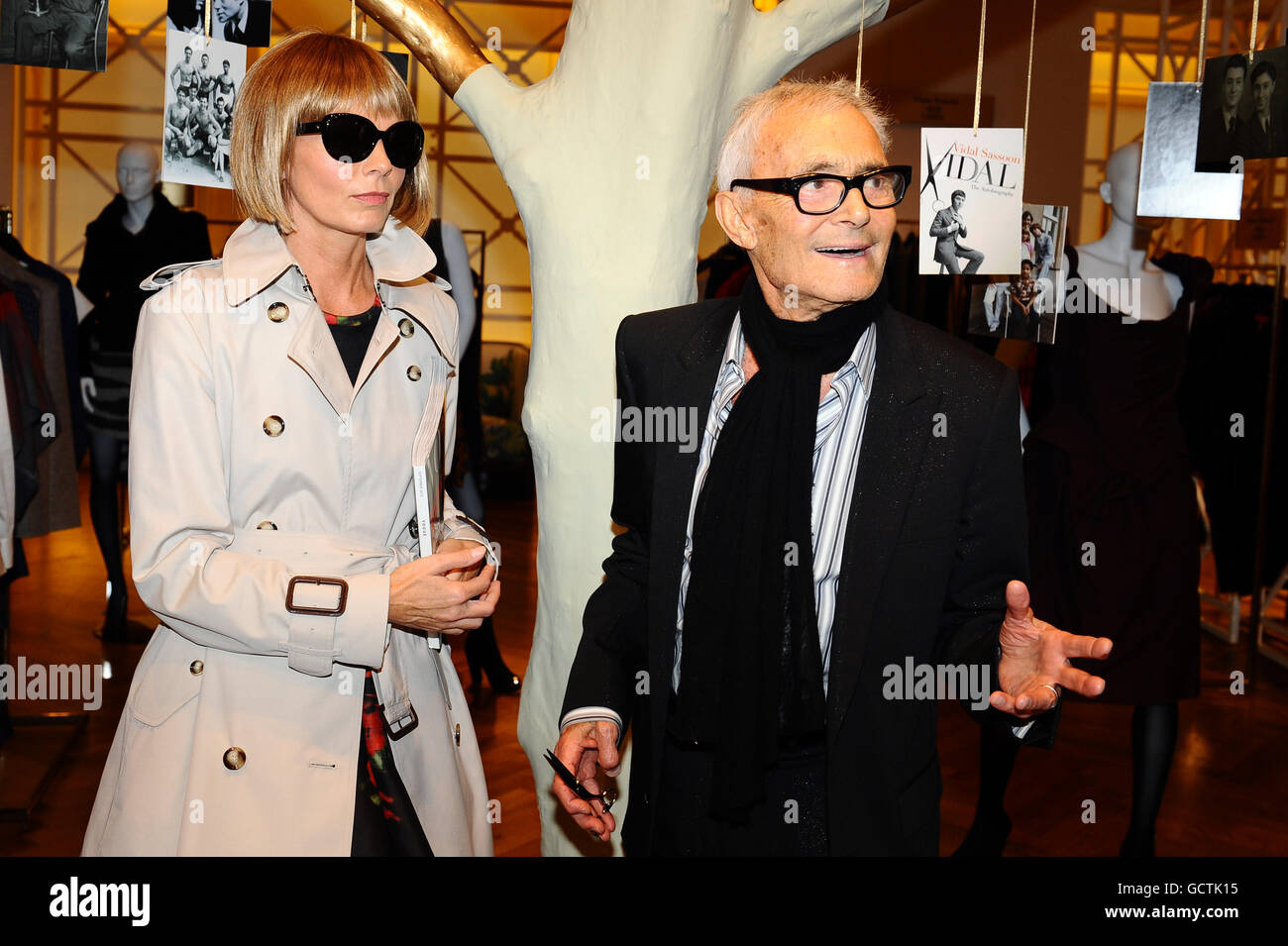 Vidal Sassoon and an Anna Wintour look-a-like at Selfridges, as part of British Vogue's Fashion's Night Out, in London. Picture date: Wednesday, September 8, 2010. Photo credit should read: Ian West/PA Wire Stock Photo