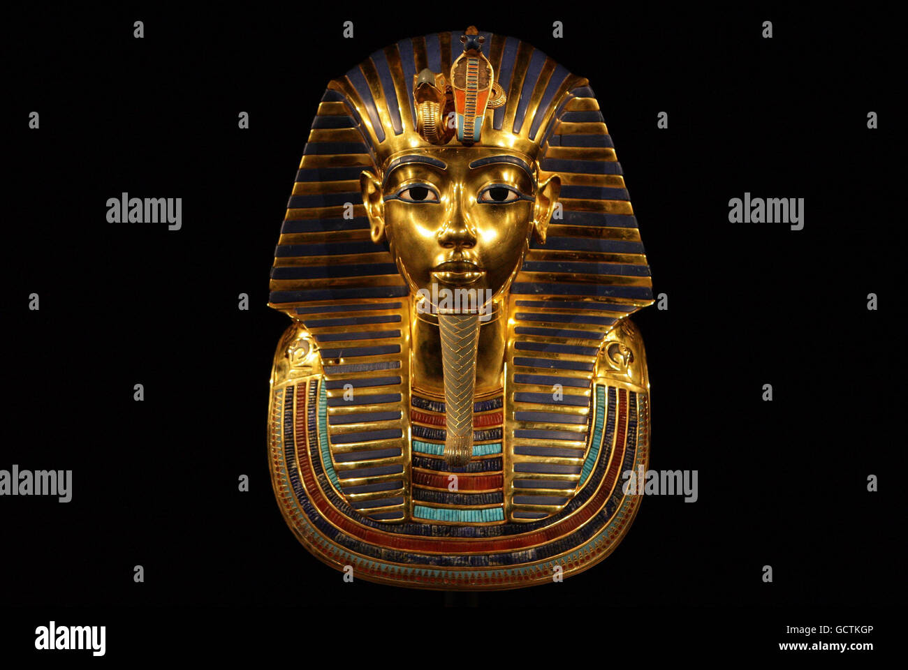 The new Tutankhamun - His Tomb and His Treasures exhibition. A replica of the death mask of King Tutankhamun at the Museum of Museums in Manchester. Stock Photo