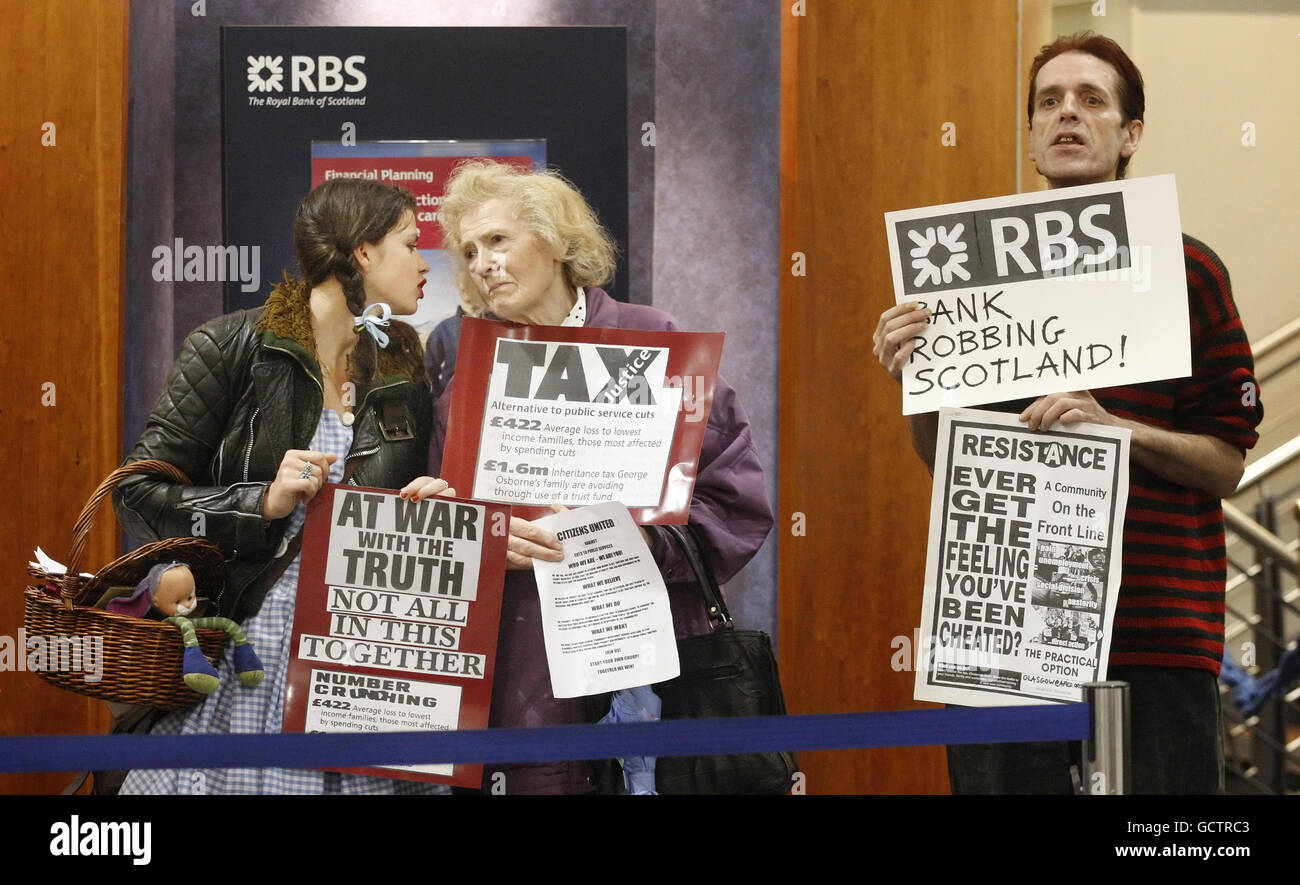 Community campaign group Citizens United occupy a branch of the Royal Bank of Scotland in Glasgow. Stock Photo