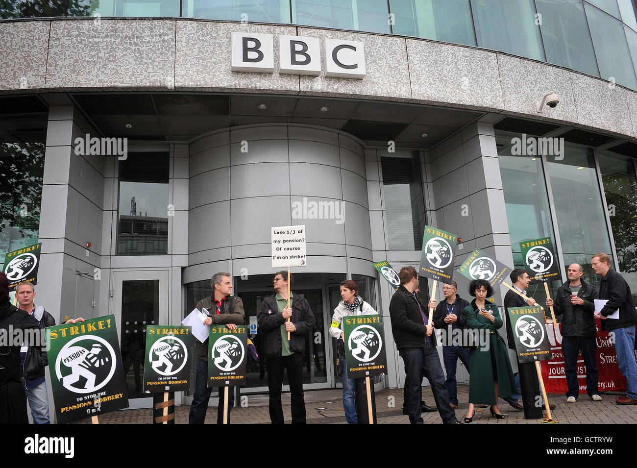 BBC strike. Striking journalists on the picket line outside BBC Television Centre, London. Stock Photo