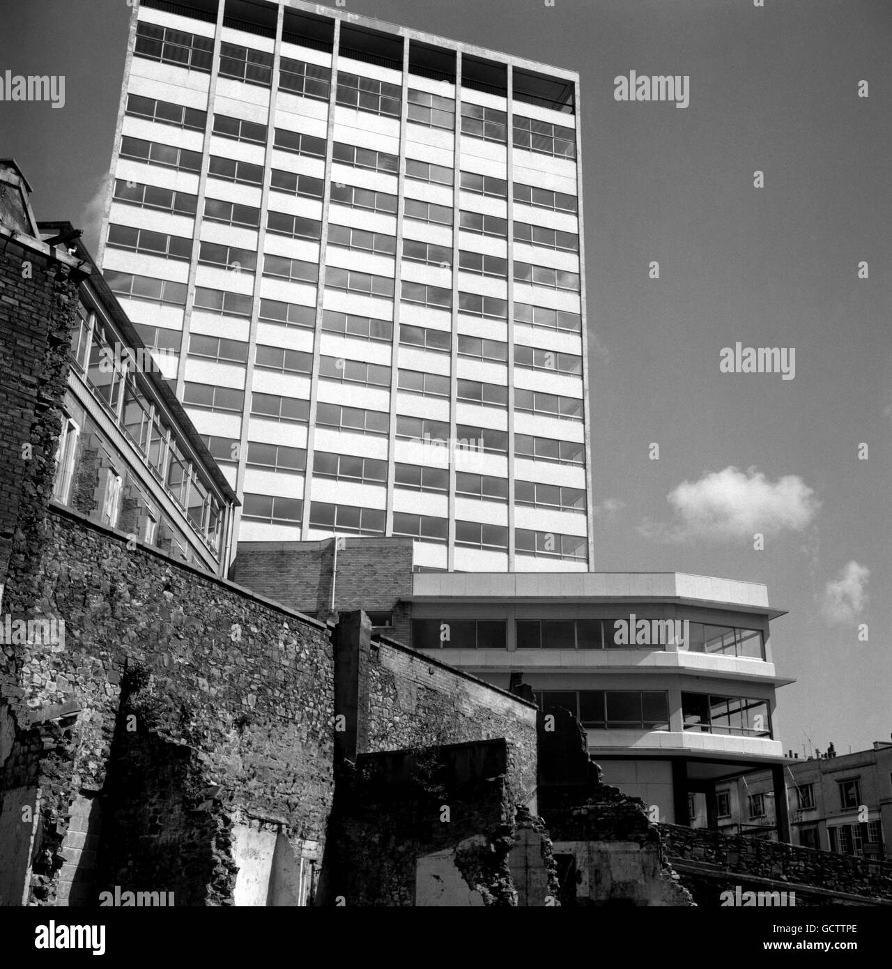 Unoccupied buildings Black and White Stock Photos & Images Alamy