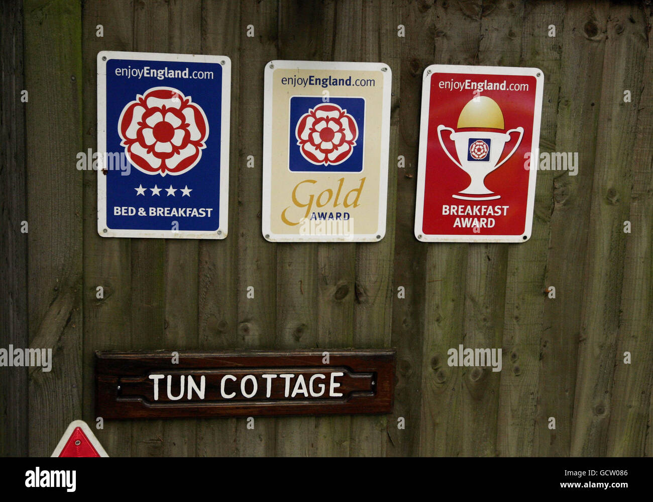 Signs at tun cottage in ascot hires stock photography and images Alamy