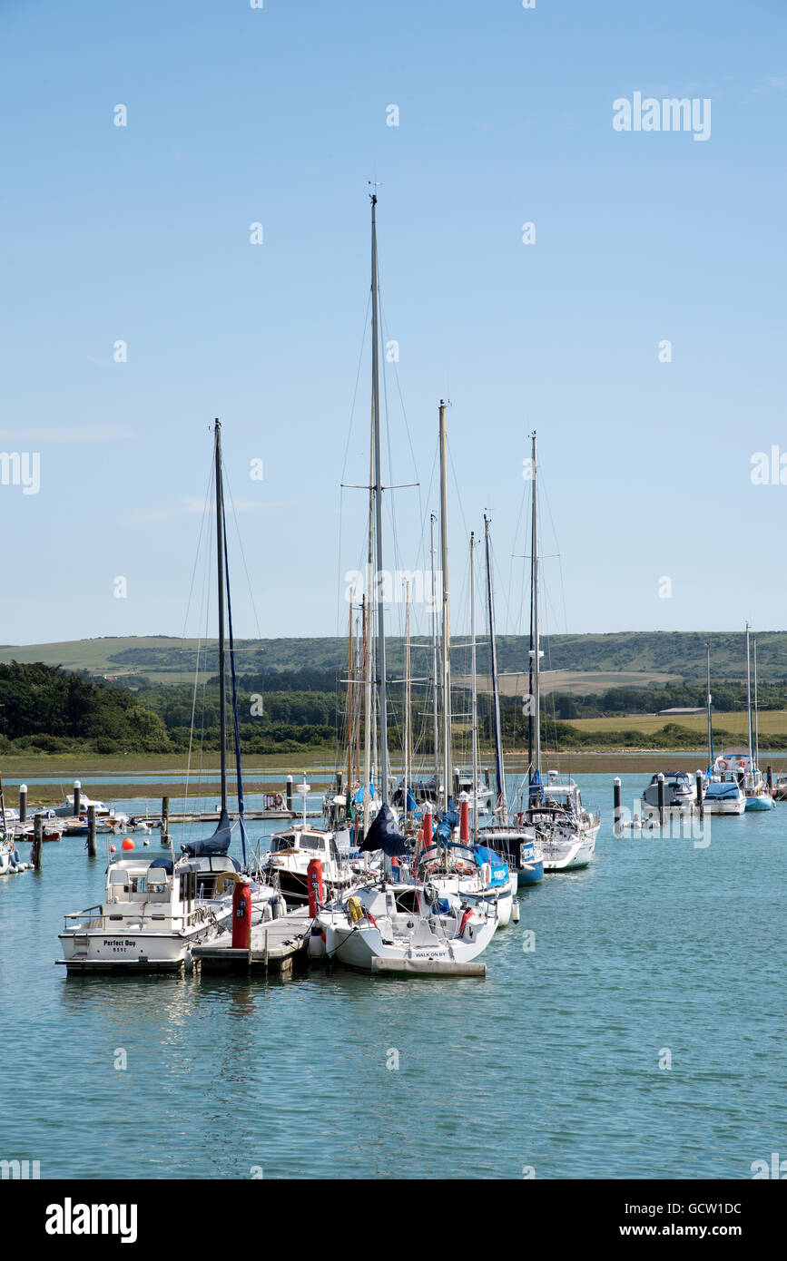 THE RIVER YAR AT YARMOUTH ISLE OF WIGHT UK  Boats on the Western Yar a scenic location on the Isle of Wight. Stock Photo