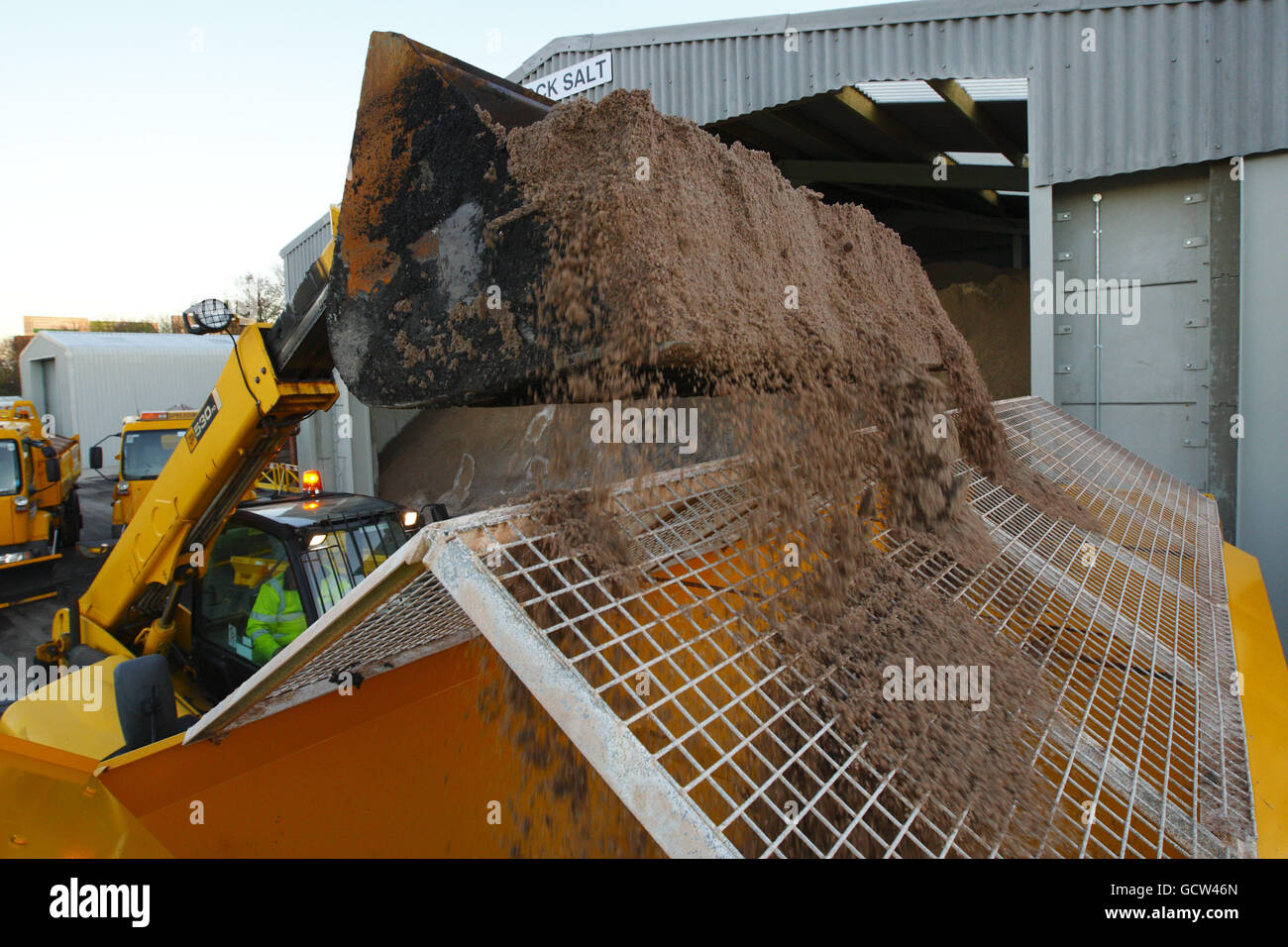 Jcb dumper truck pile mound salt grit hi-res stock photography and ...