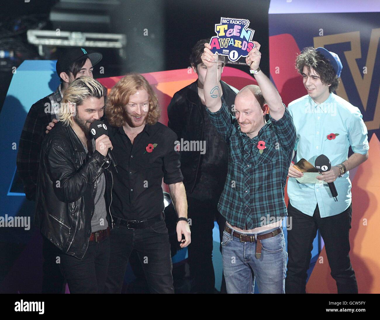 Biffy clyro win award best song radio 1 teen awards hi-res stock  photography and images - Alamy