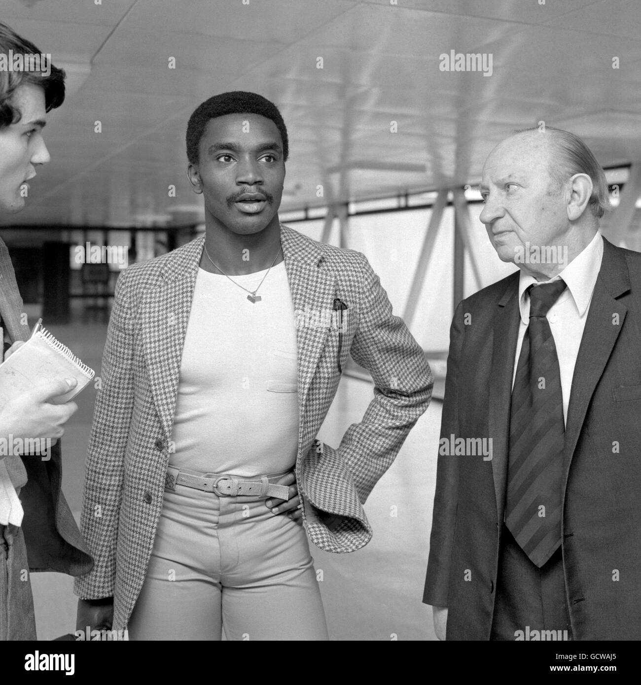Soccer - Laurie Cunningham - Real Madrid Transfer - Heathrow Airport Stock Photo
