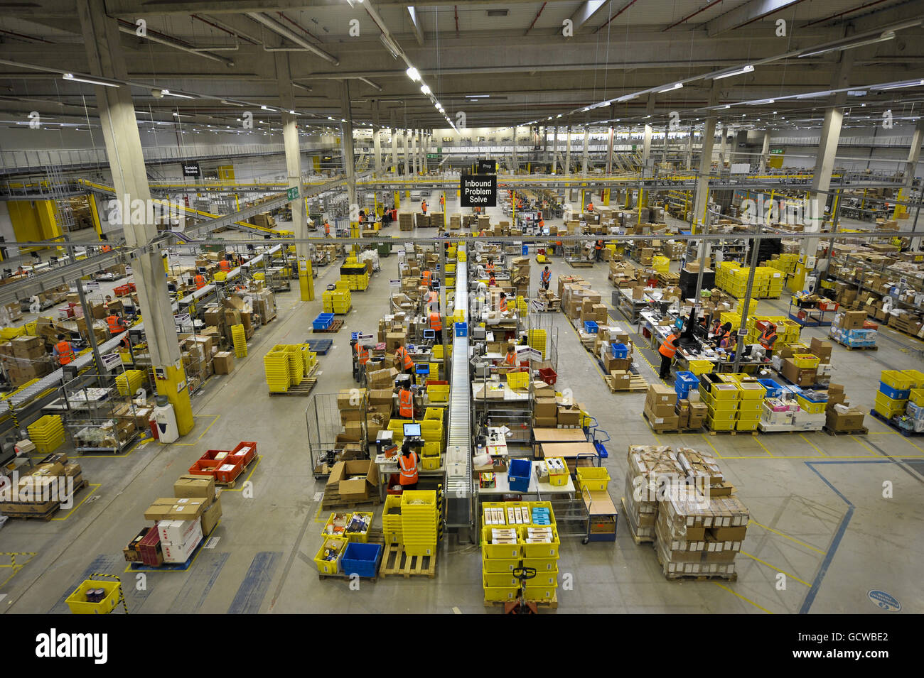 Amazon prepares for christmas hires stock photography and images Alamy