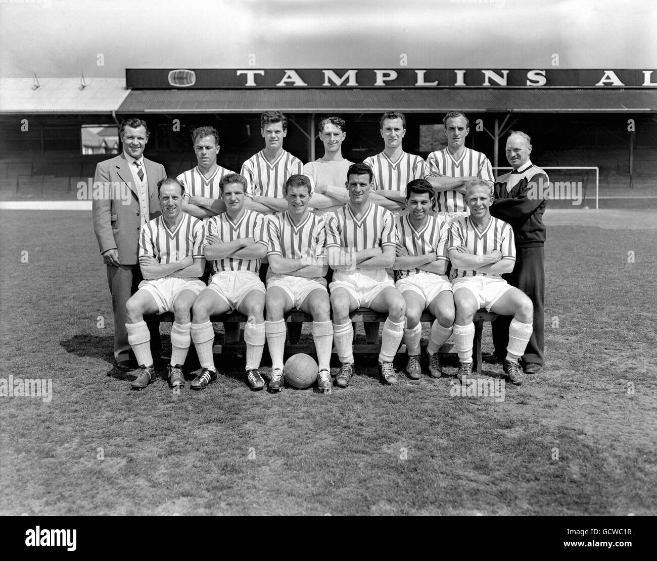 Brighton and Hove Albion, back row, left to right; Billy Lane (Manager), Des Tennant, Don Bates, Eric Gill, Ken Whitfield, Glen Wilson, and Joe Wilson (trainer). Front row, left to right; Denis Gordon, Adrian Thorne, Dave Sexton, Peter Harburn, Denis Foreman, and Frankie Howard. Stock Photo