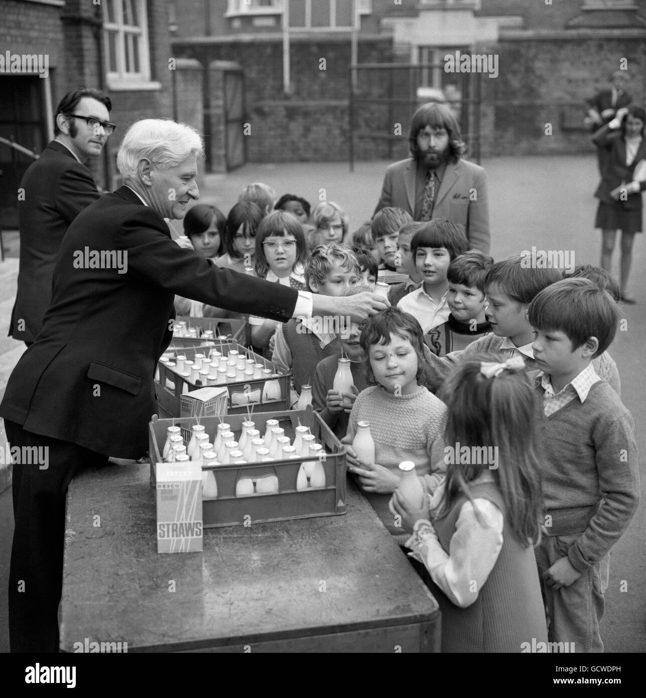 Education - Free Milk - Woodhill Junior Mixed School, Woolwich Stock Photo