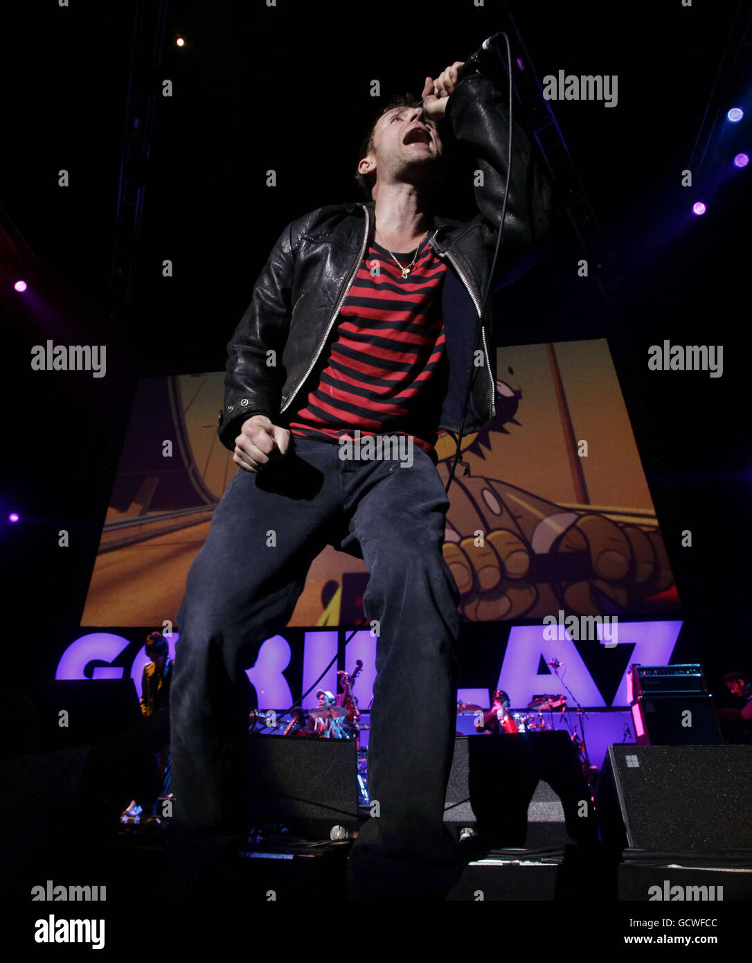 gorillaz live visuals out of body gorillaz live visuals out of body