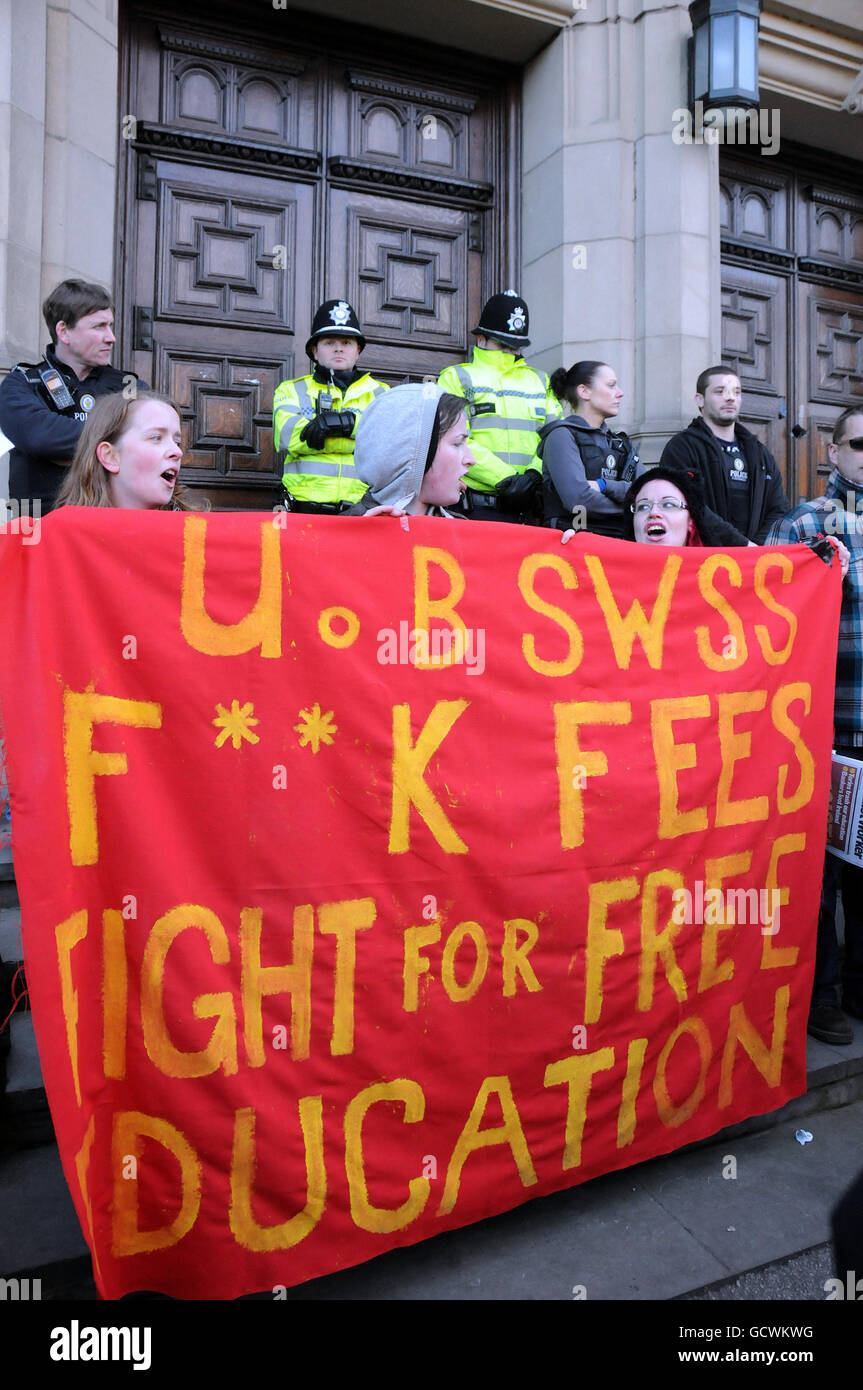 Increase in tuition fees. Students protest at the University of ...